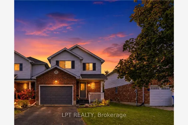 232 Tait Crescent