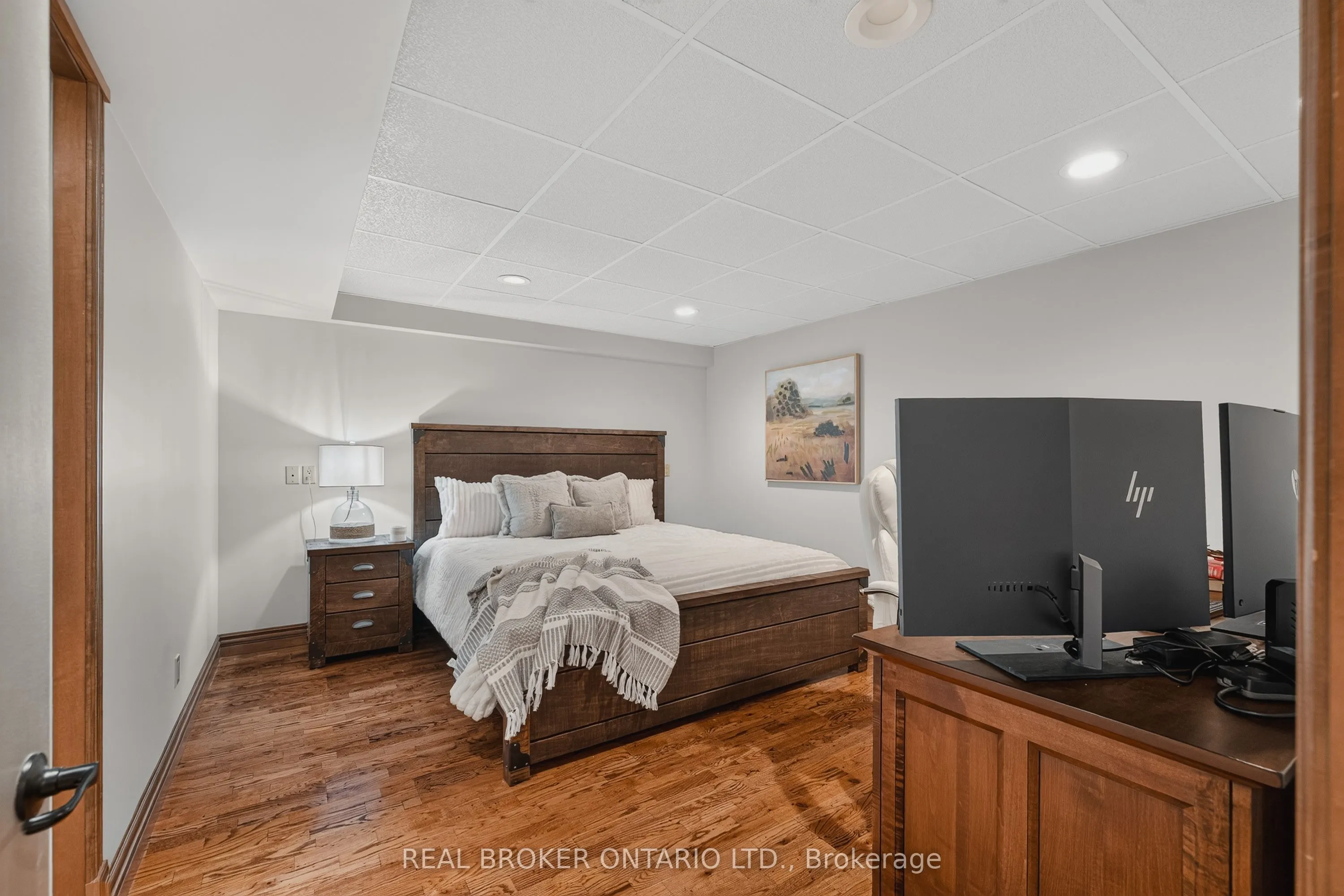 9161 Wellington Road 5