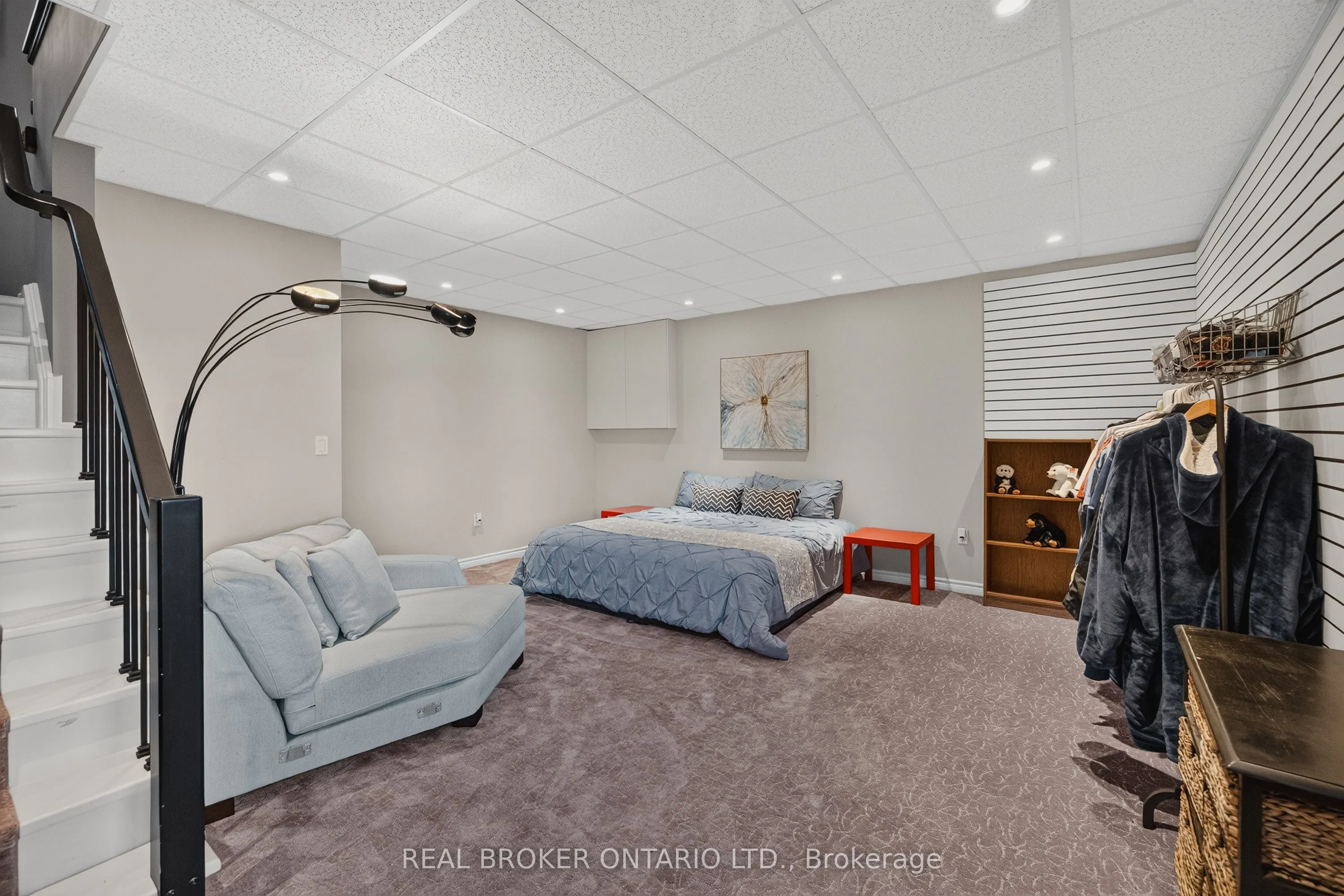 9161 Wellington Road 5