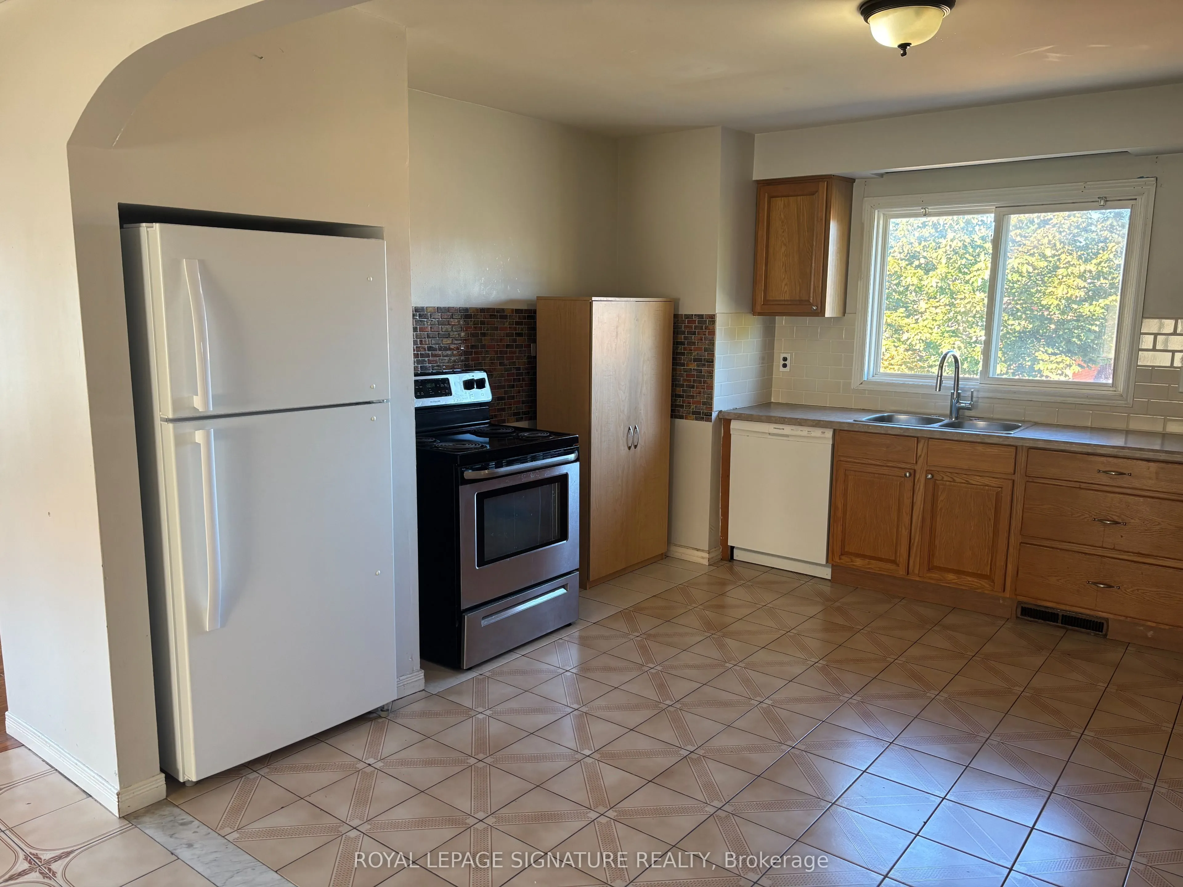 232 Barton Street #Upper