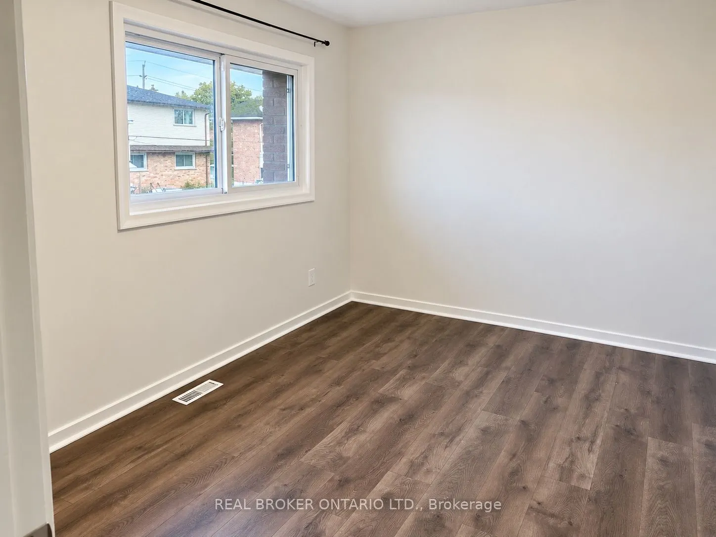 49 Thompson Avenue