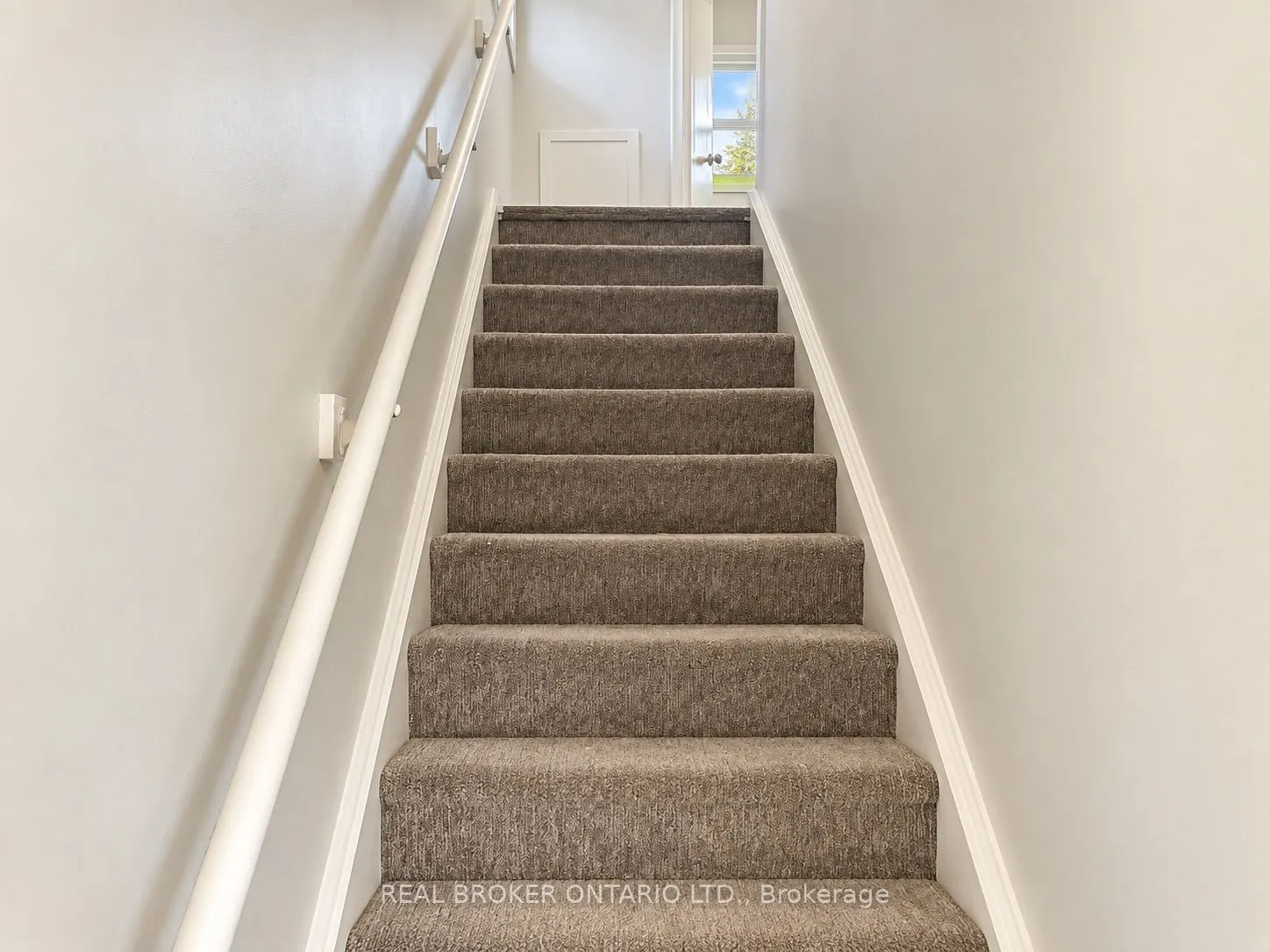 49 Thompson Avenue