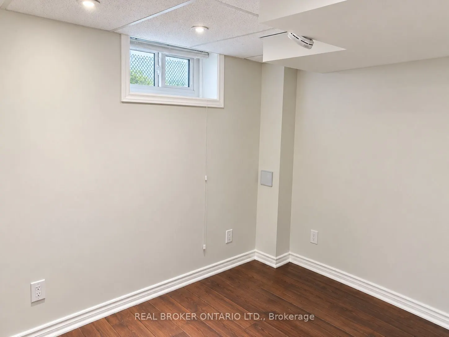 49 Thompson Avenue