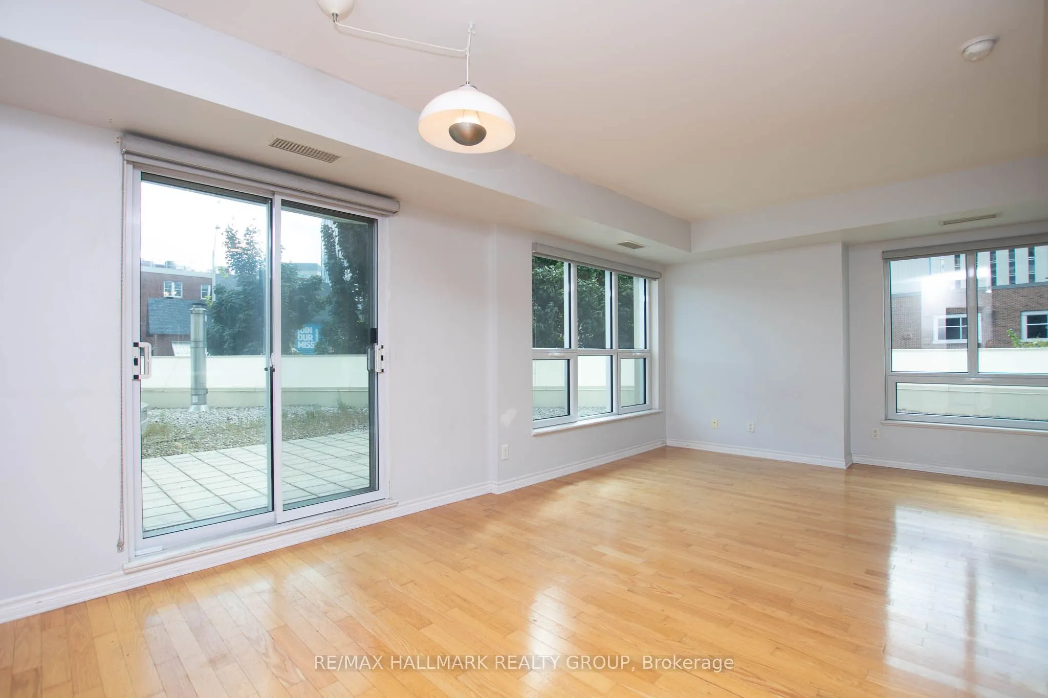 200 Rideau Street #207