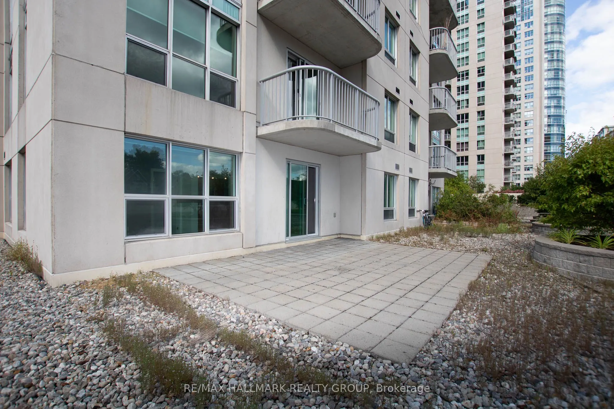 200 Rideau Street #207
