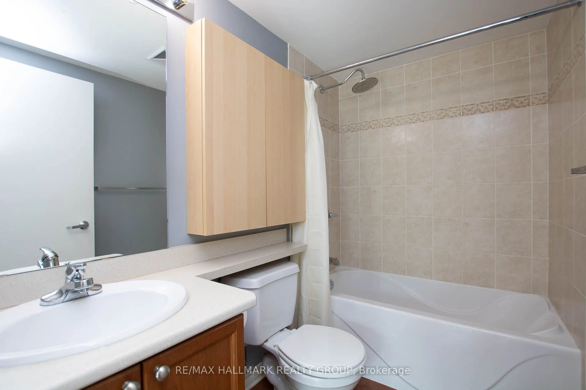 200 Rideau Street #207