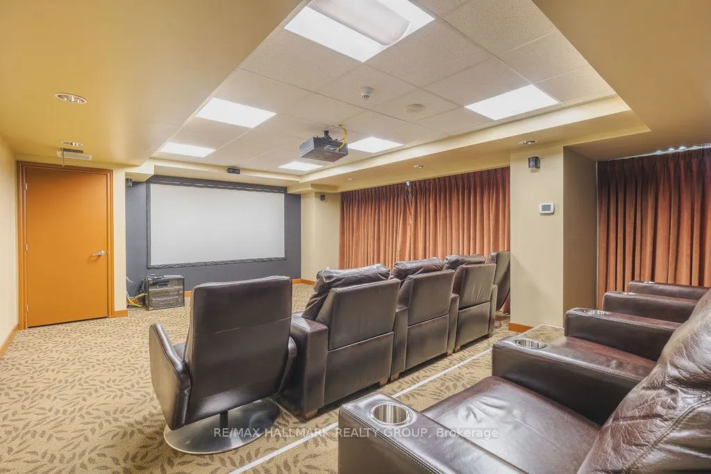 200 Rideau Street #207