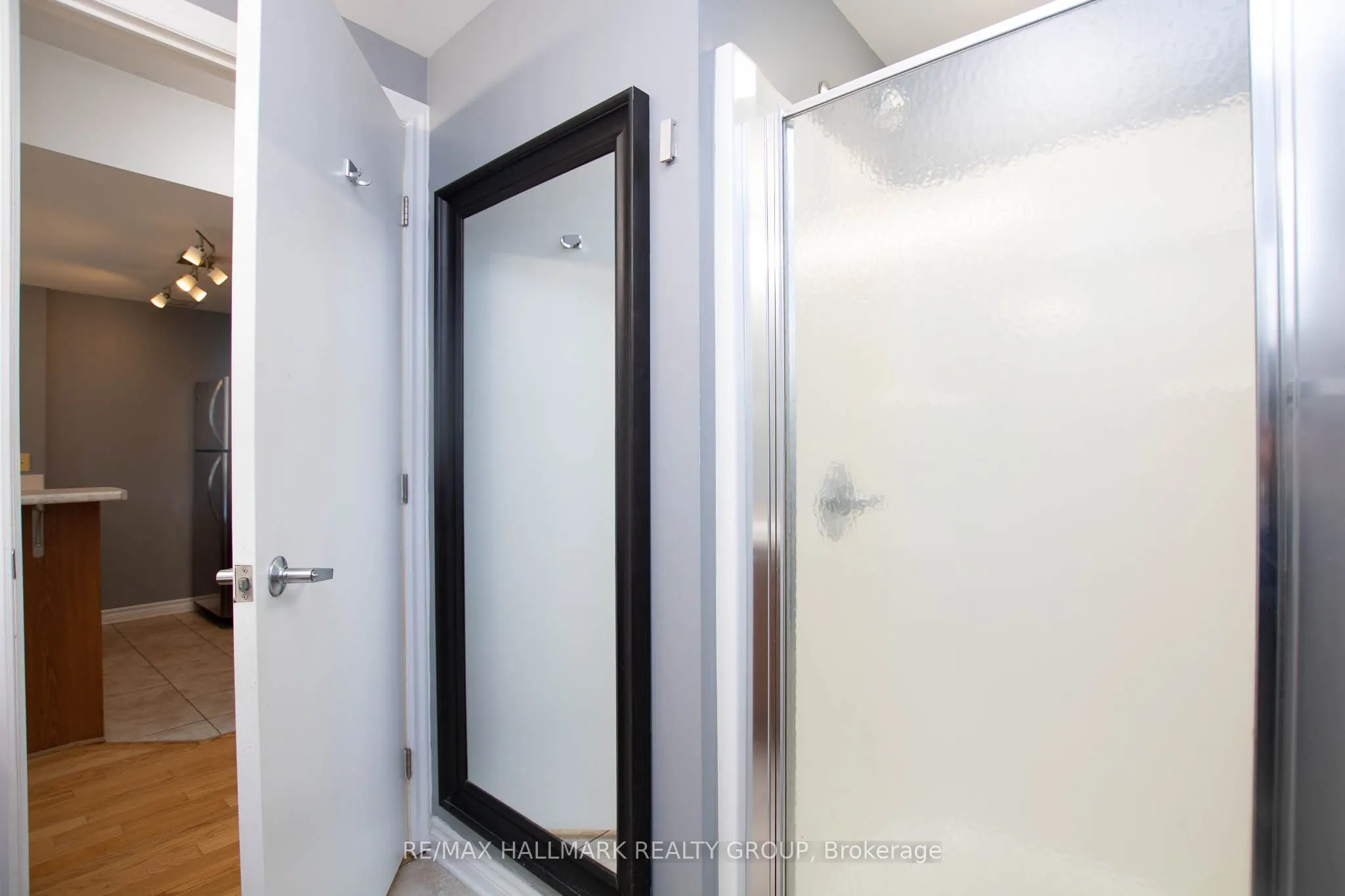 200 Rideau Street #207