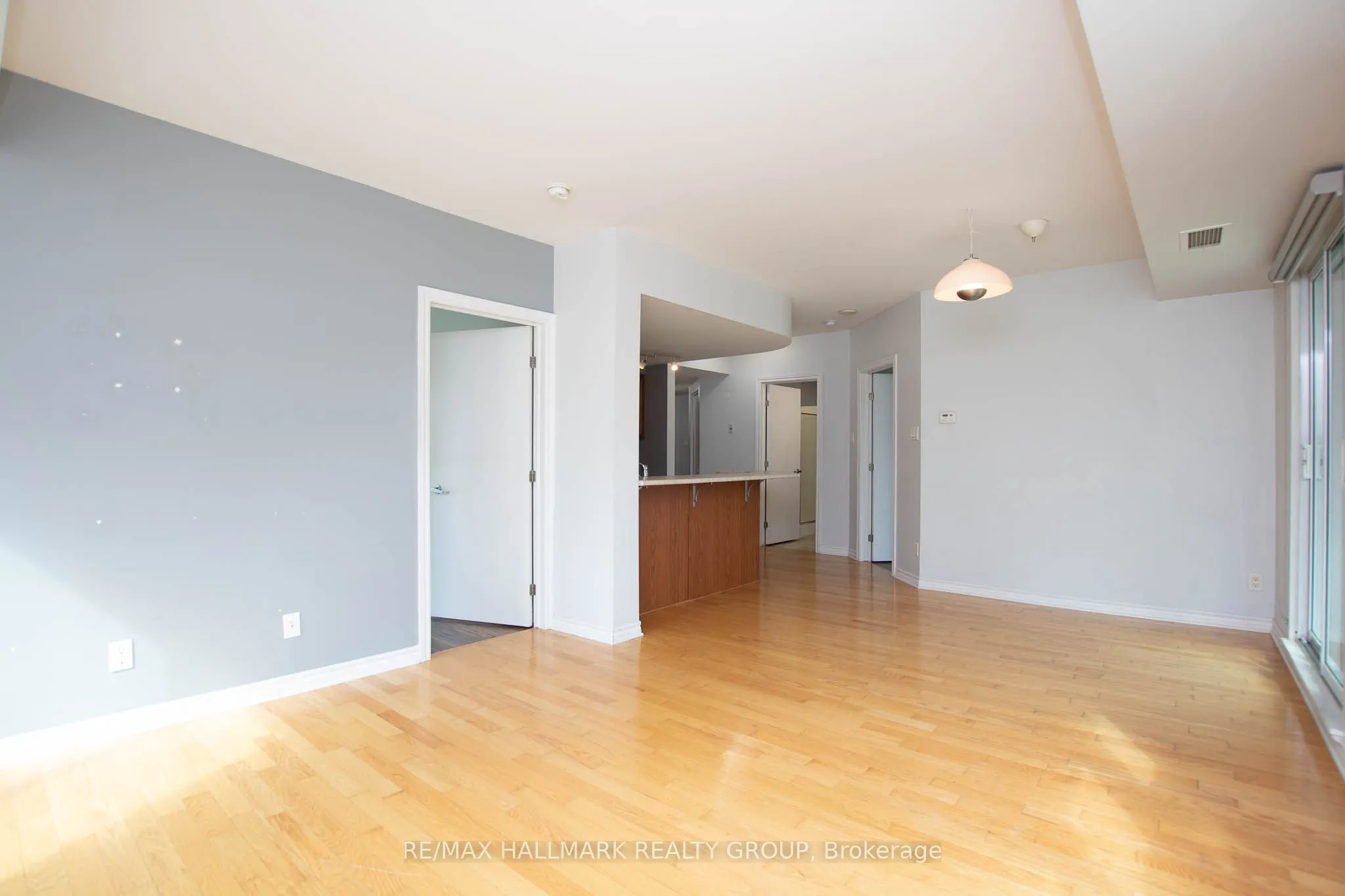 200 Rideau Street #207