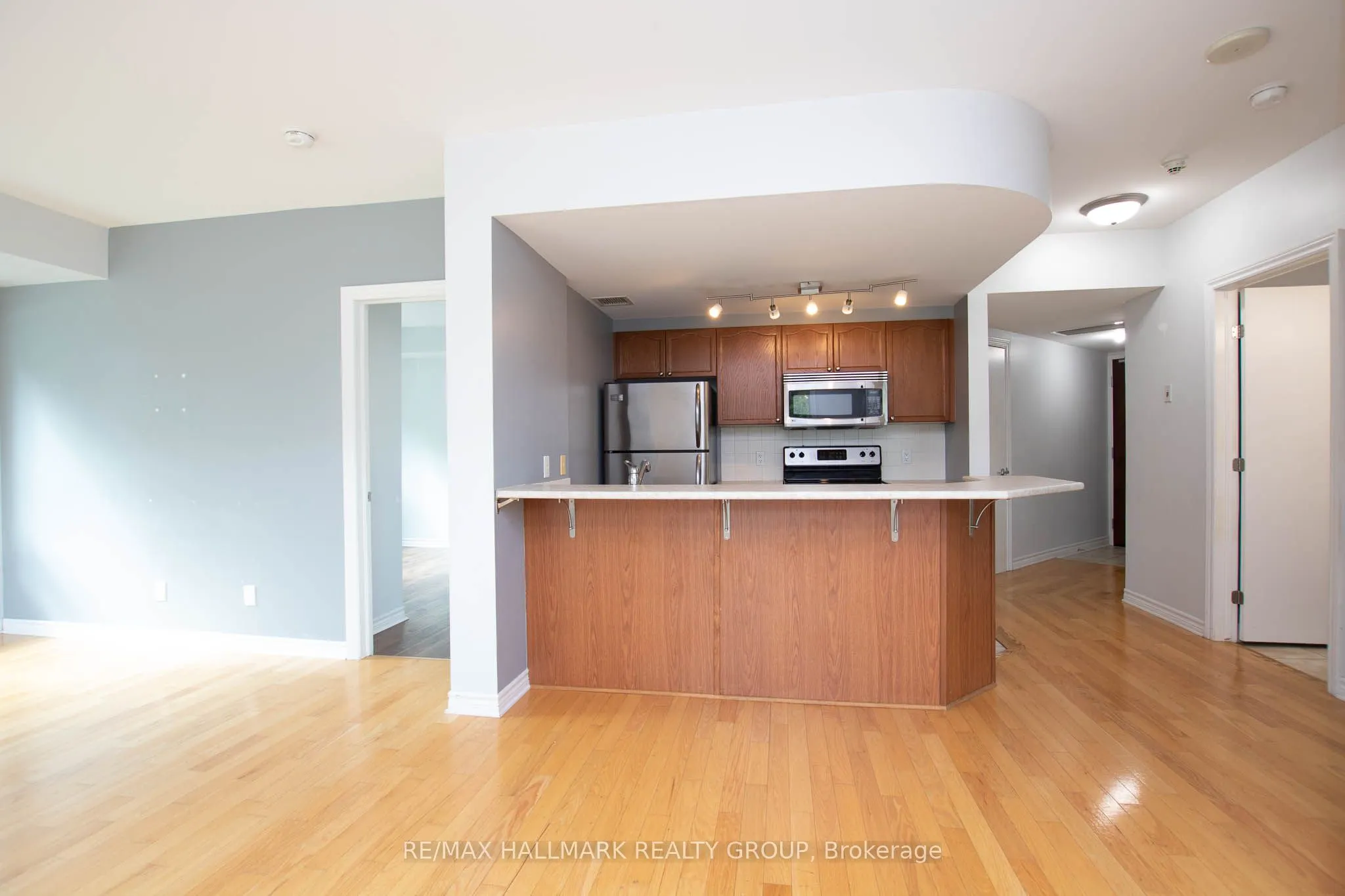 200 Rideau Street #207