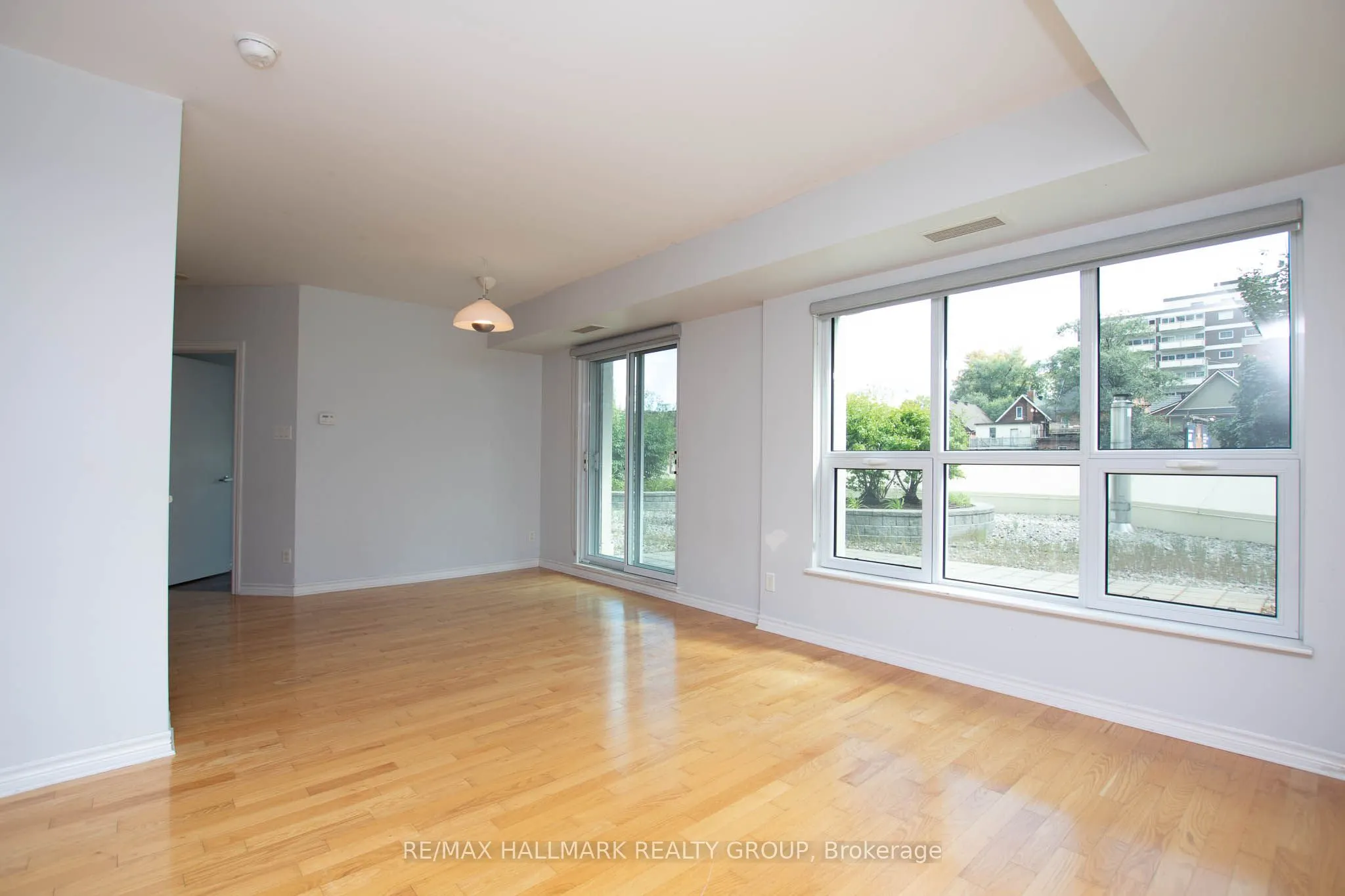 200 Rideau Street #207
