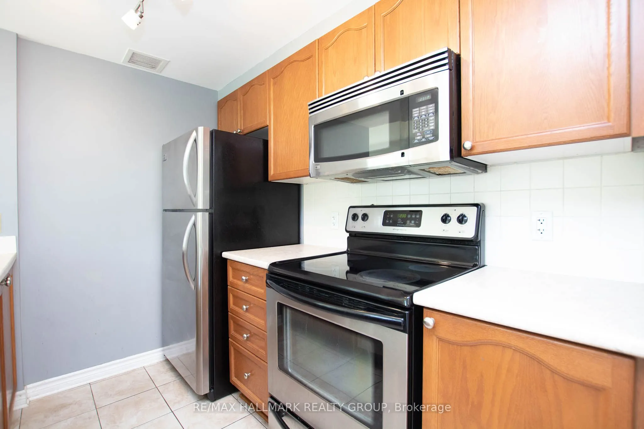 200 Rideau Street #207