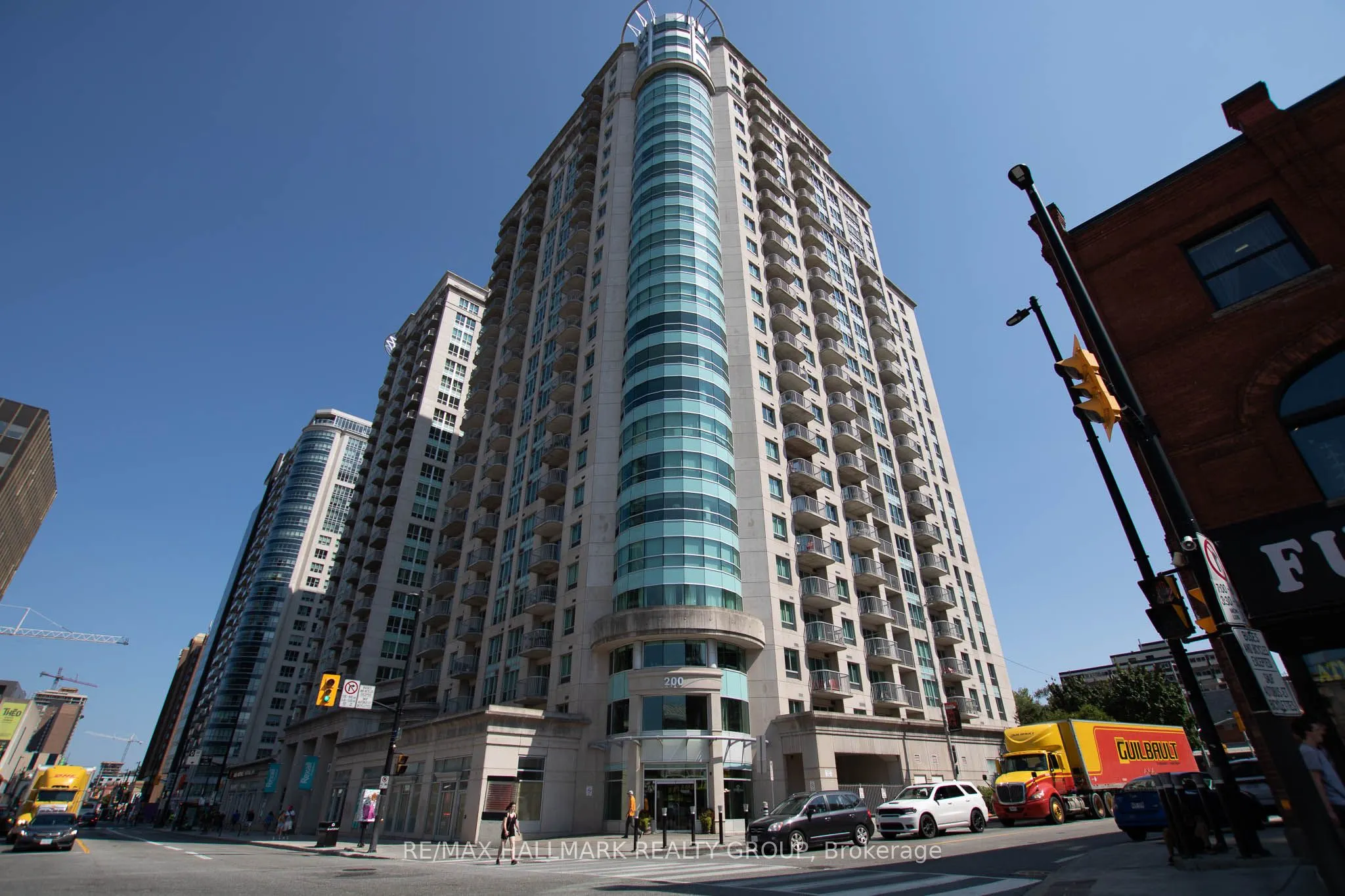 200 Rideau Street #207