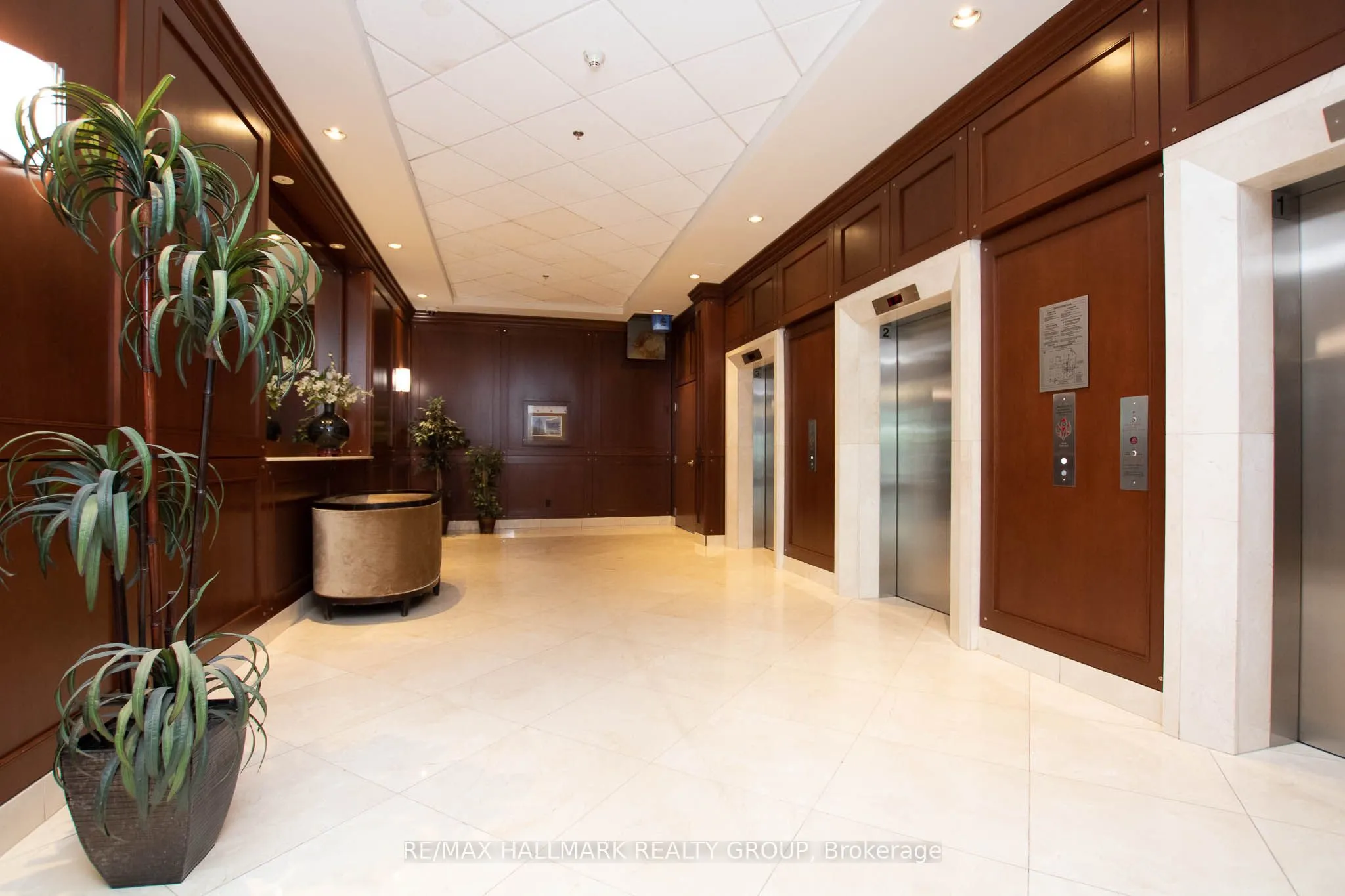 200 Rideau Street #207