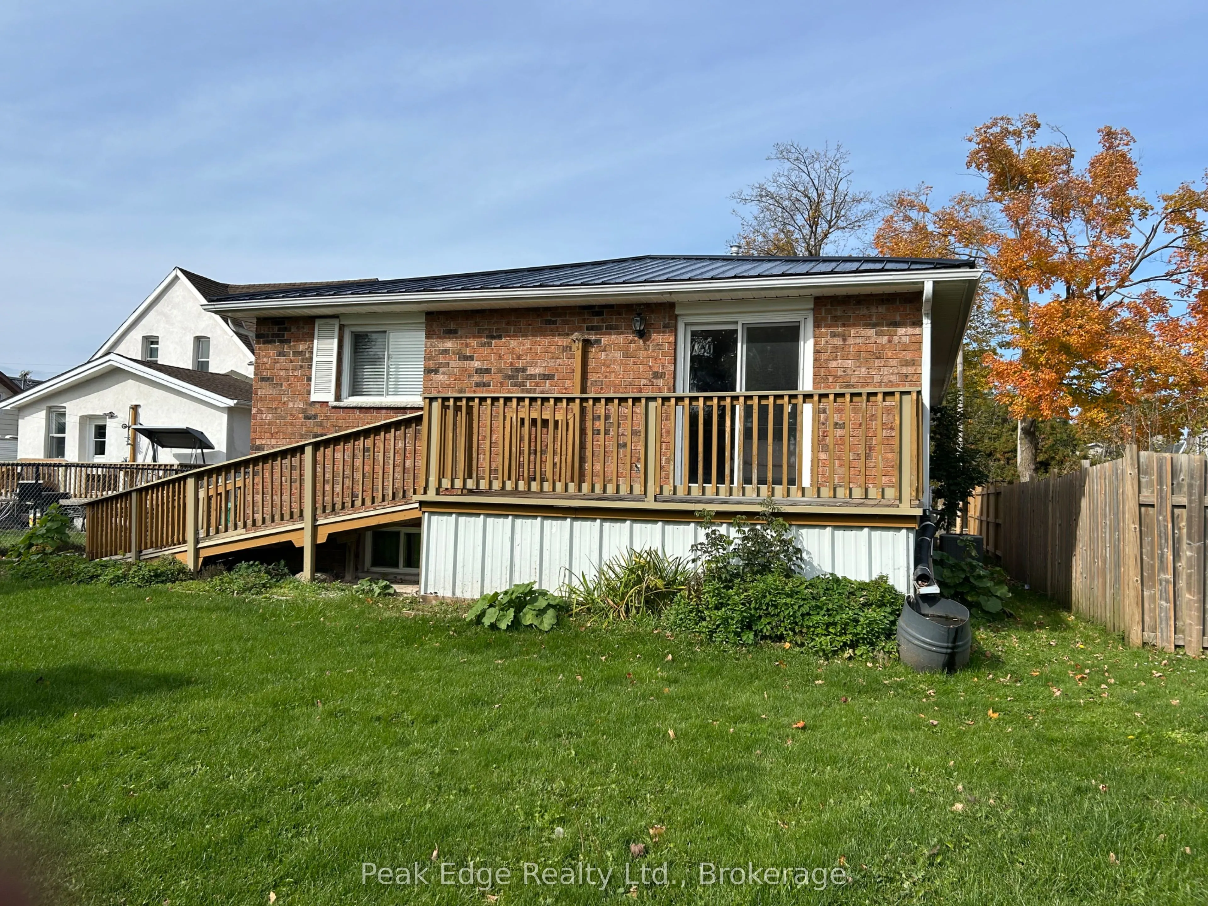 120 VICTORIA Street W