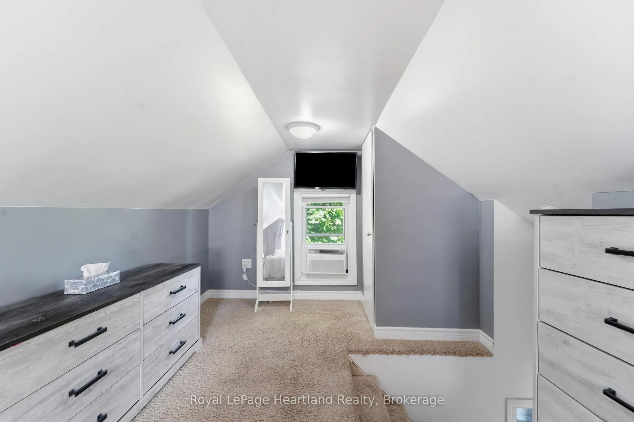 20 William Street S