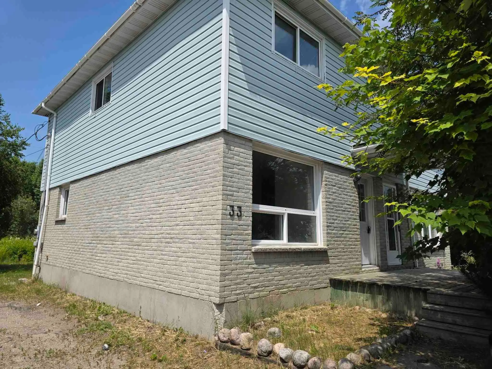 33 Winnipeg Street S