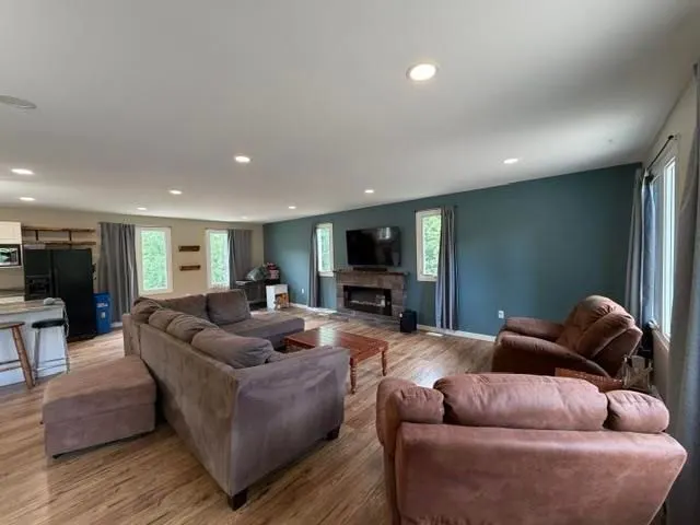 1049 Allen Side Road