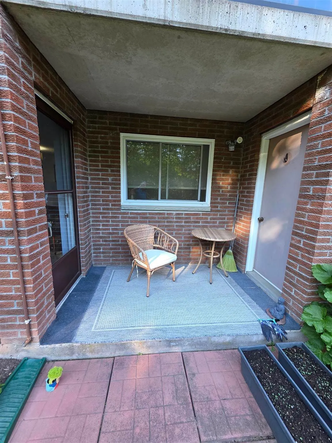 303 MacDonald Avenue #208