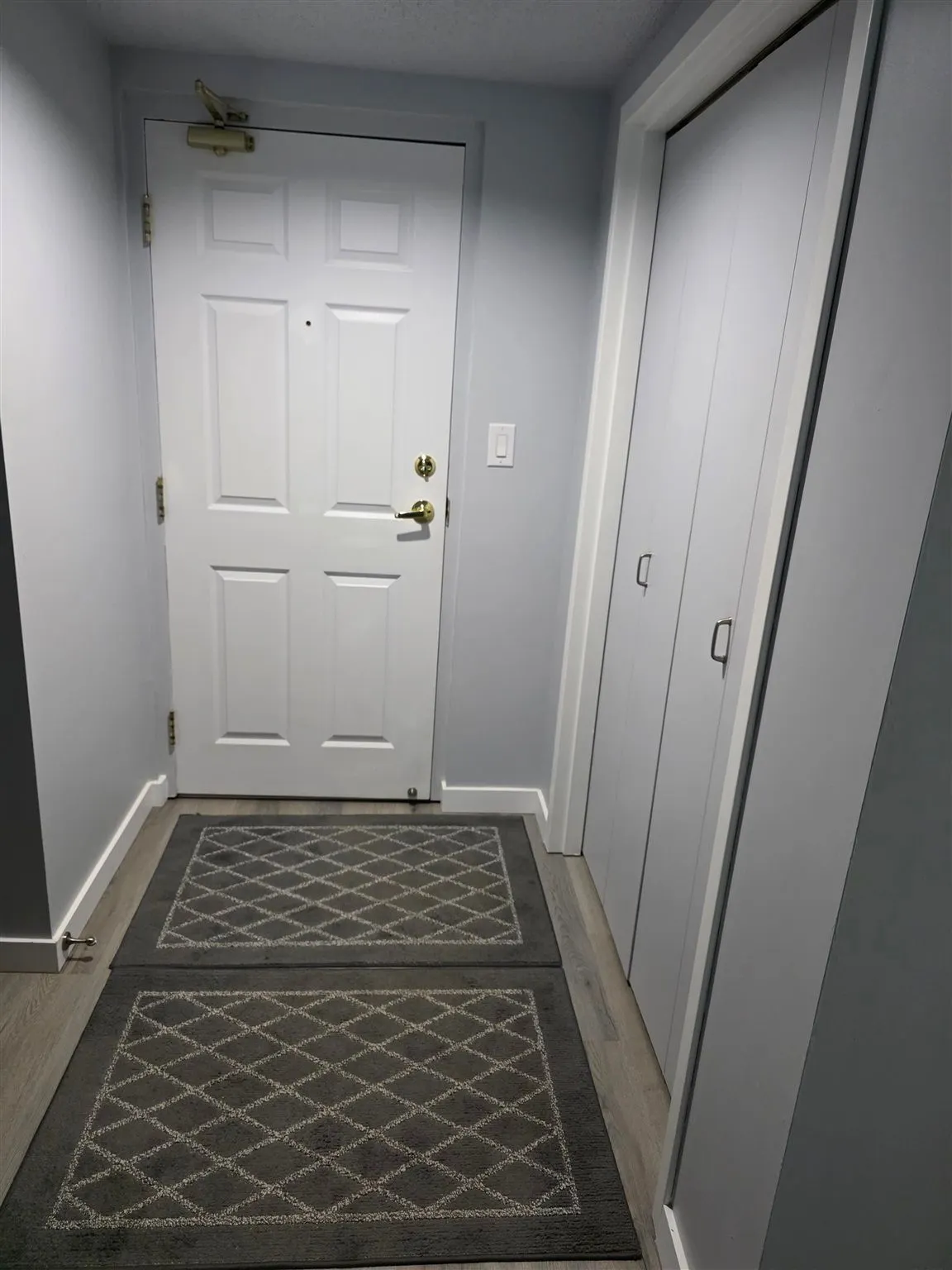 303 MacDonald Avenue #208