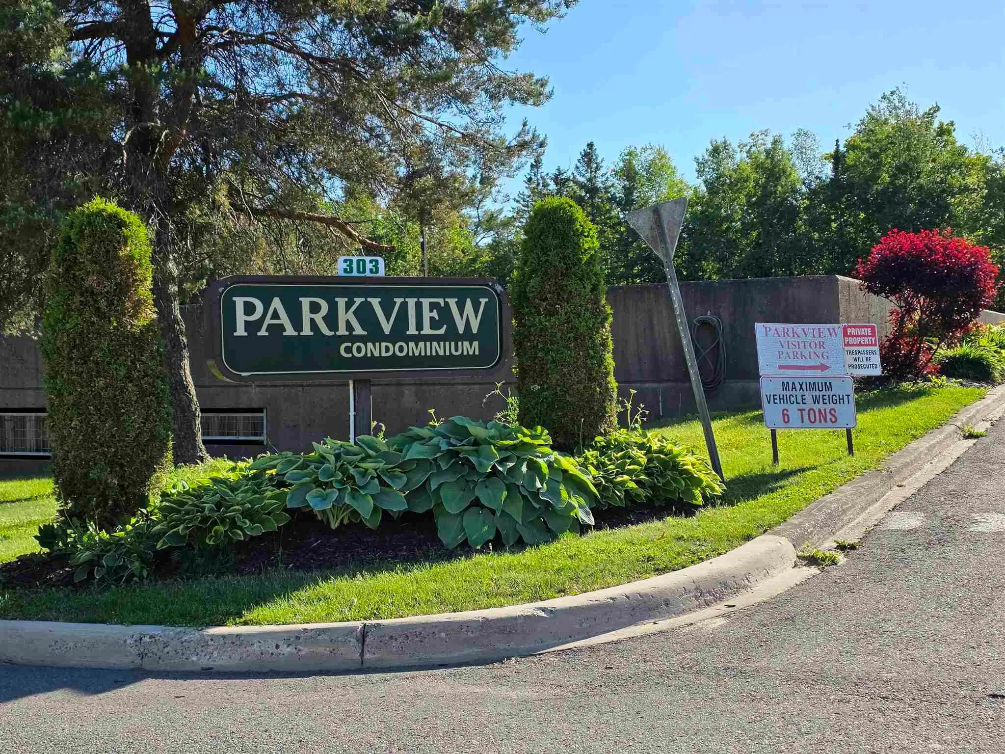 303 MacDonald Avenue #208
