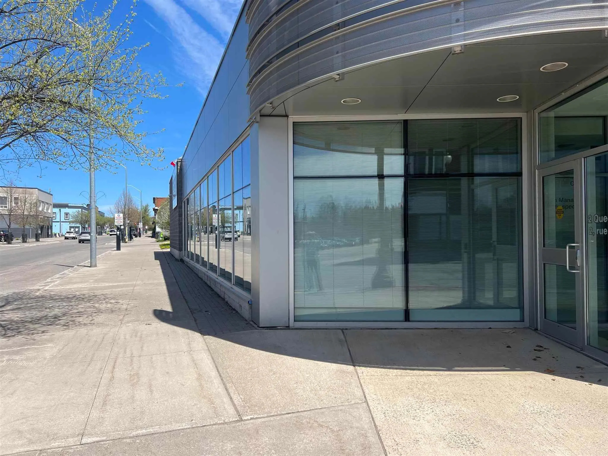 2-8 Queen Street E