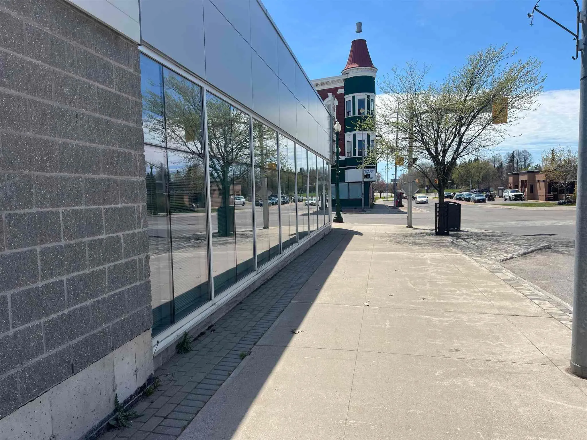 2-8 Queen Street E