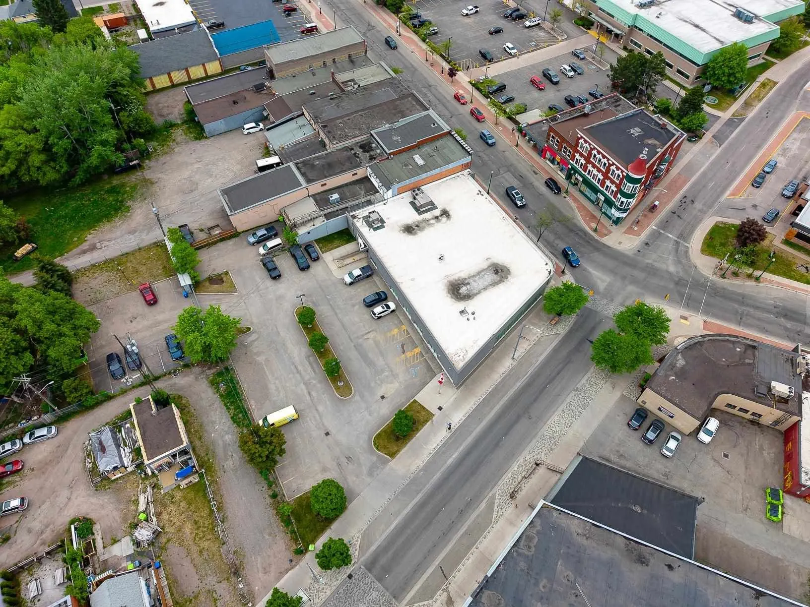 2-8 Queen Street E