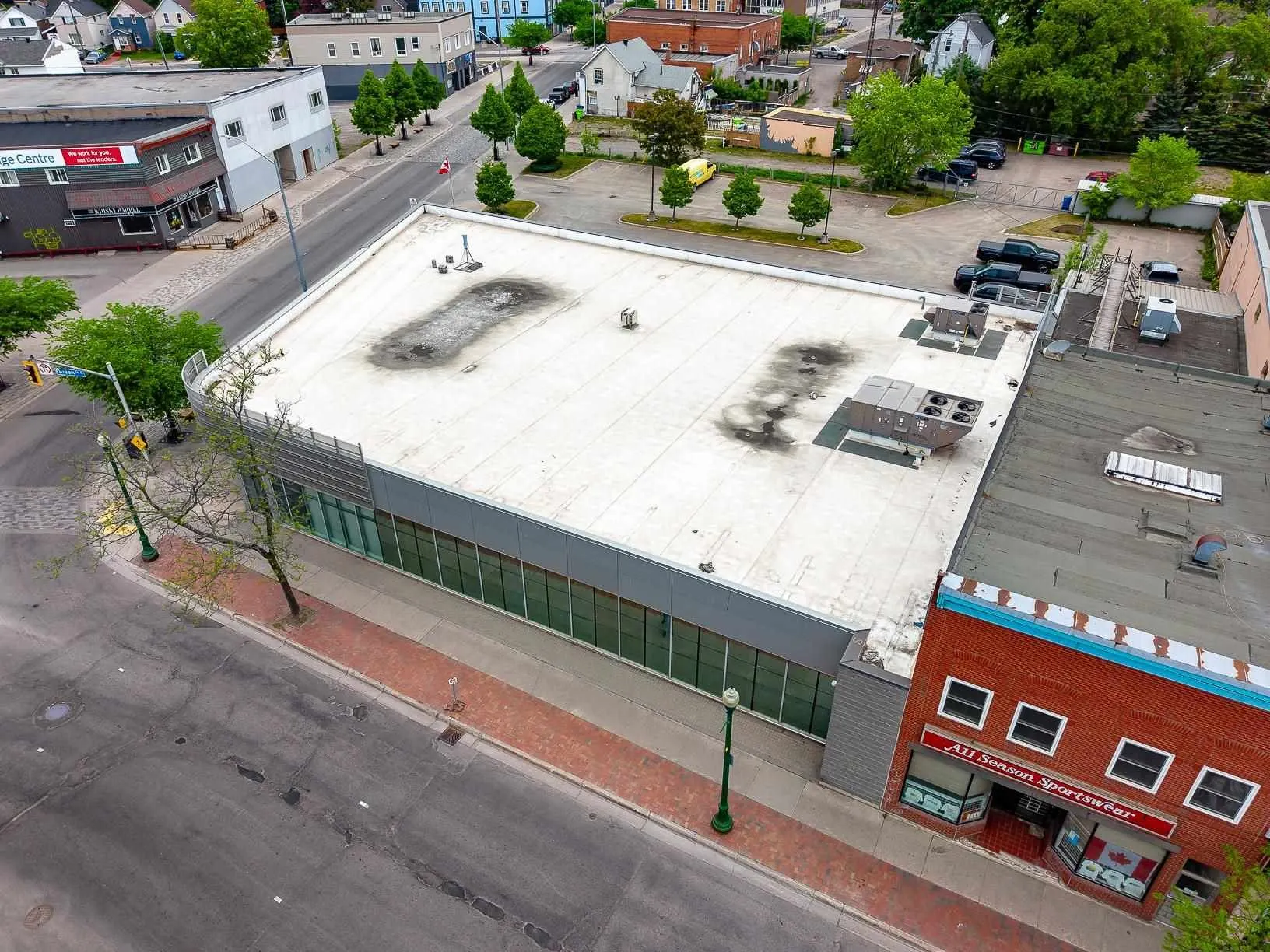 2-8 Queen Street E