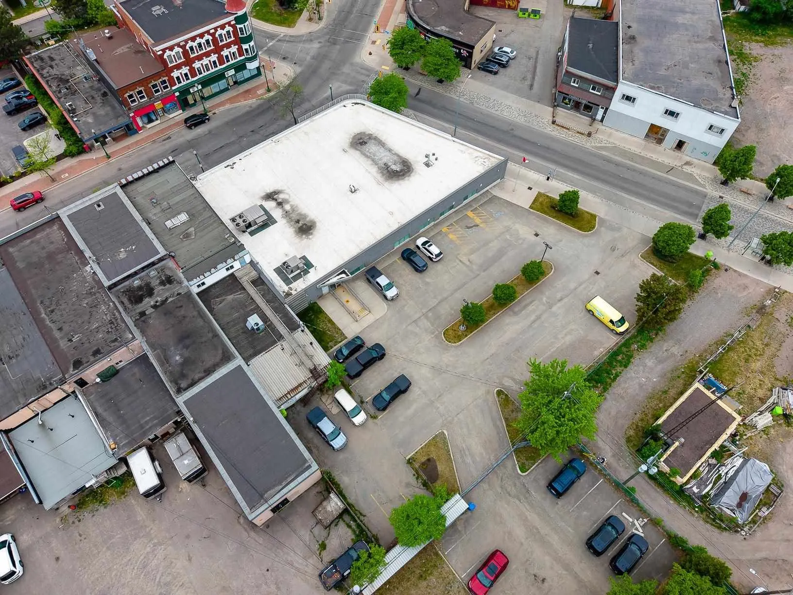 2-8 Queen Street E
