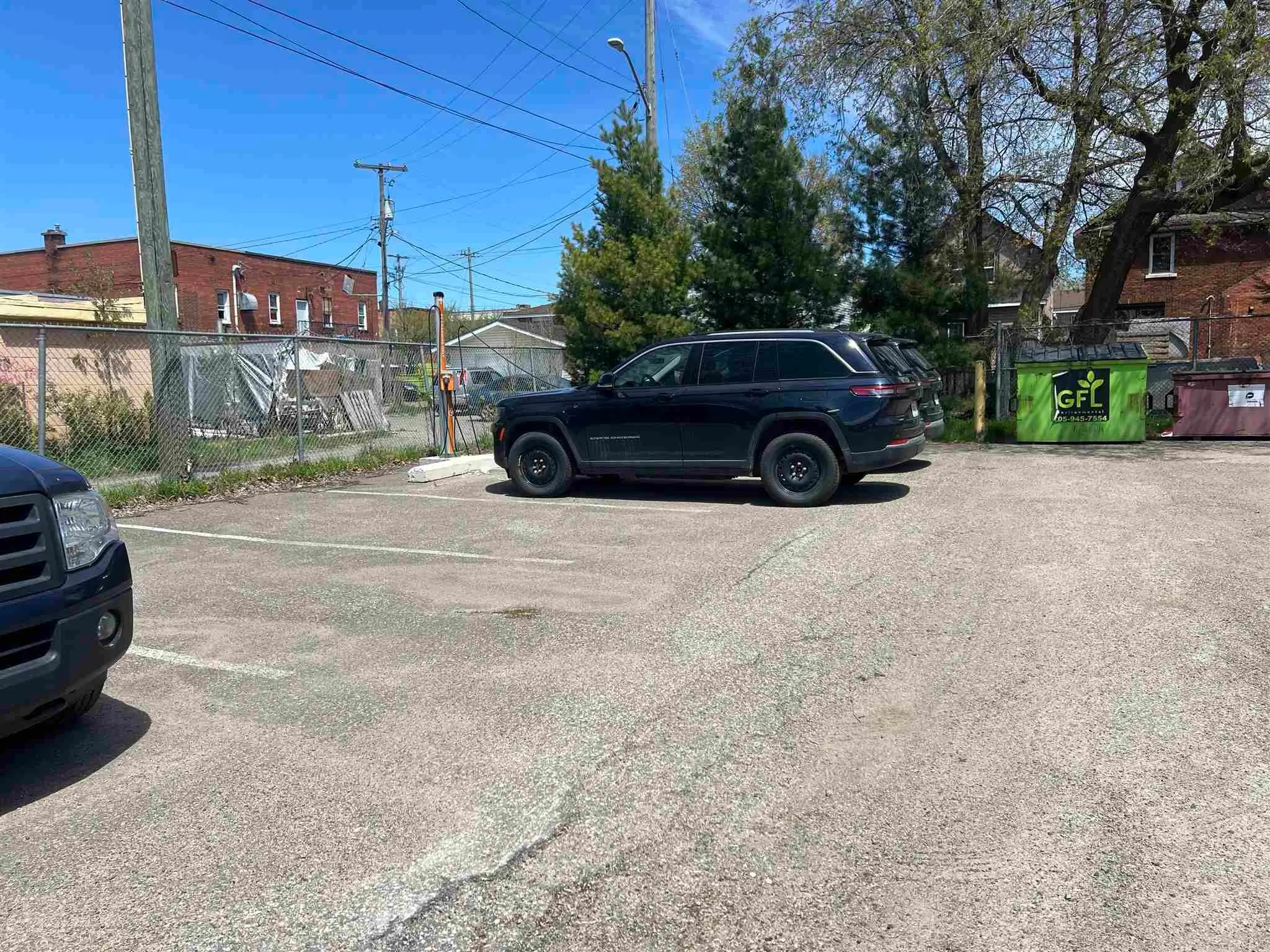 2-8 Queen Street E