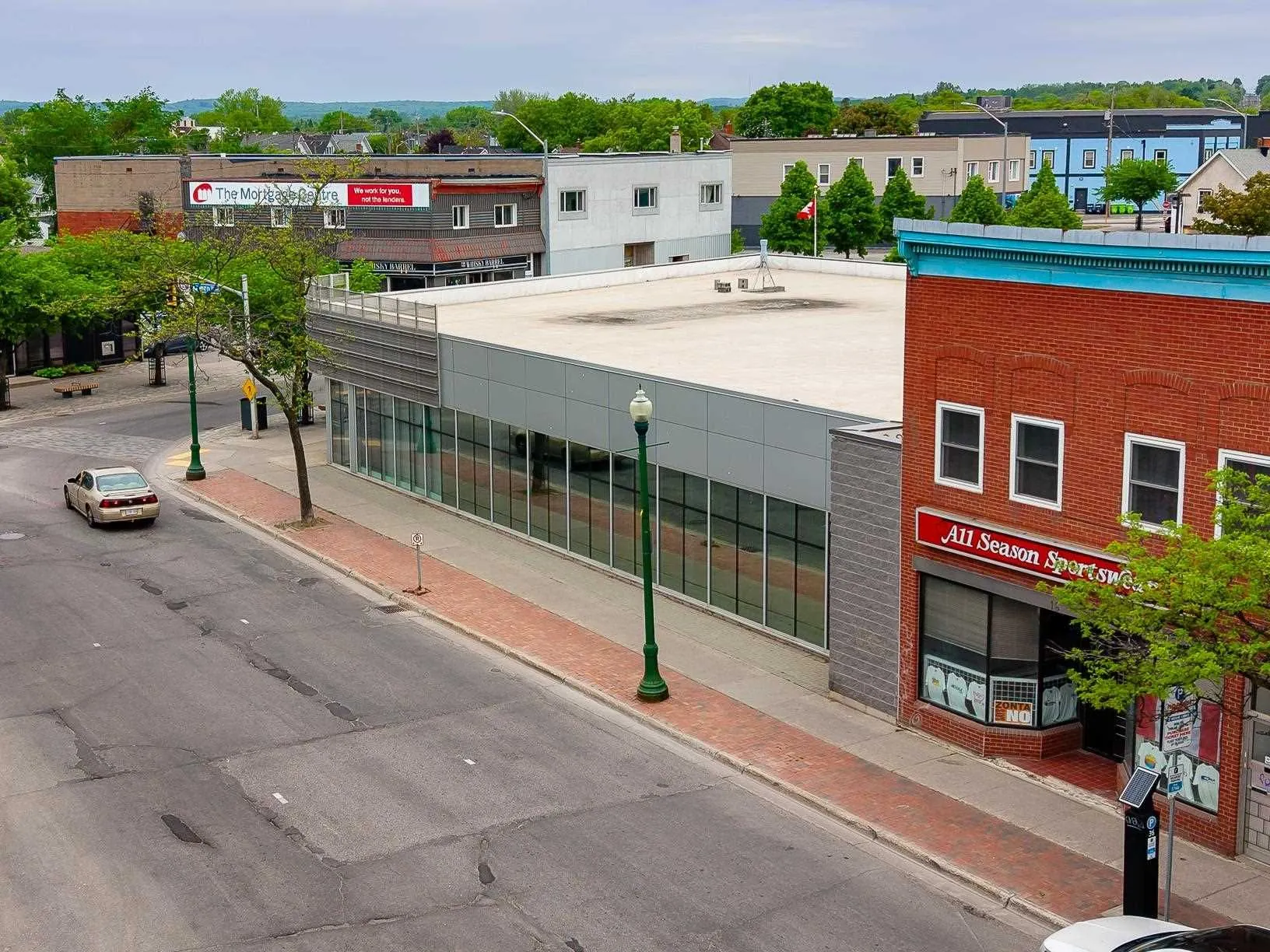 2-8 Queen Street E
