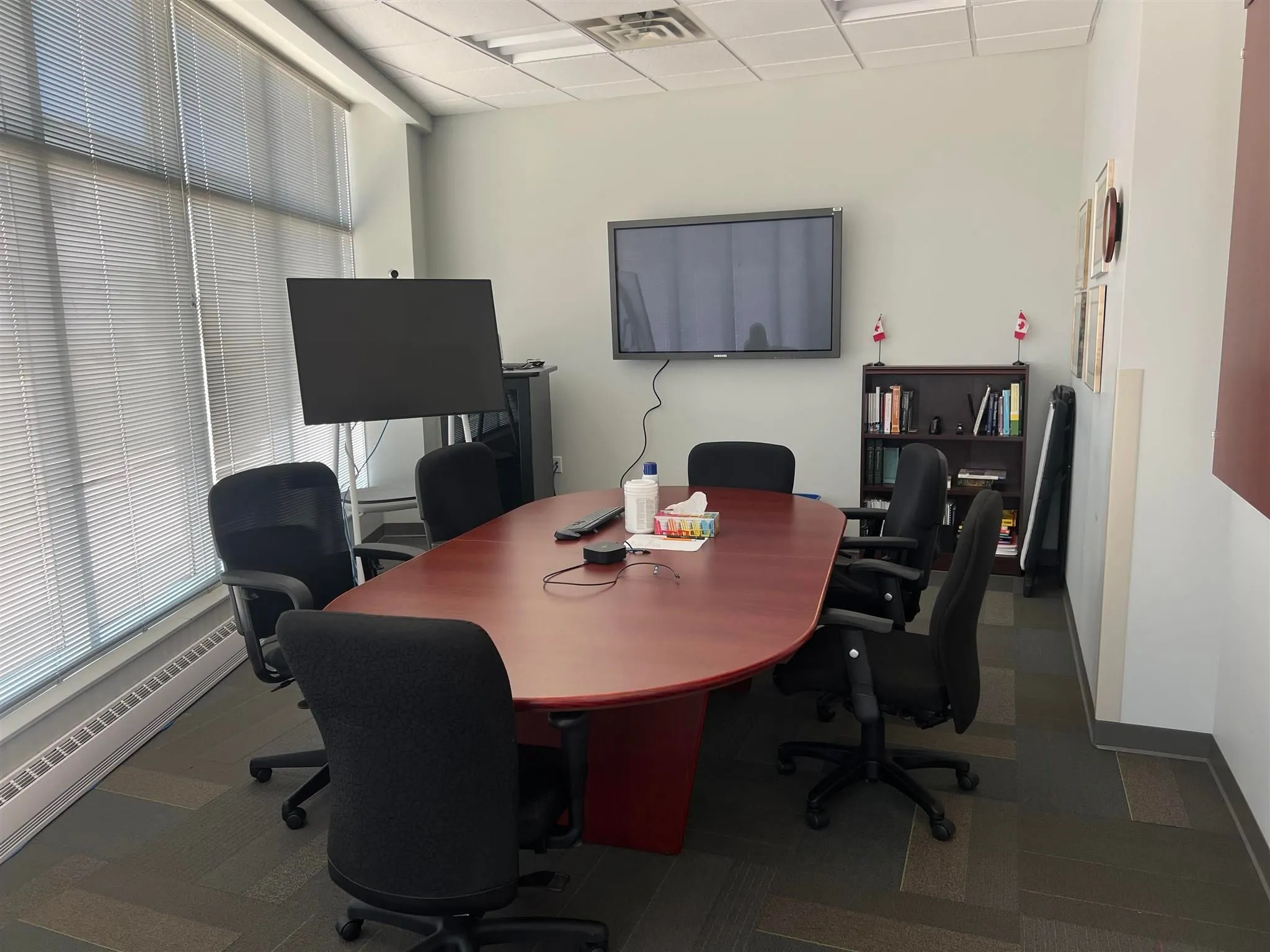 2-8 Queen Street E