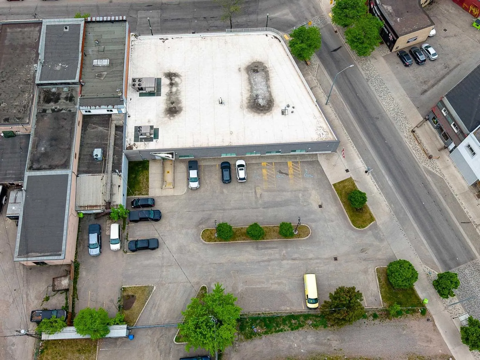 2-8 Queen Street E