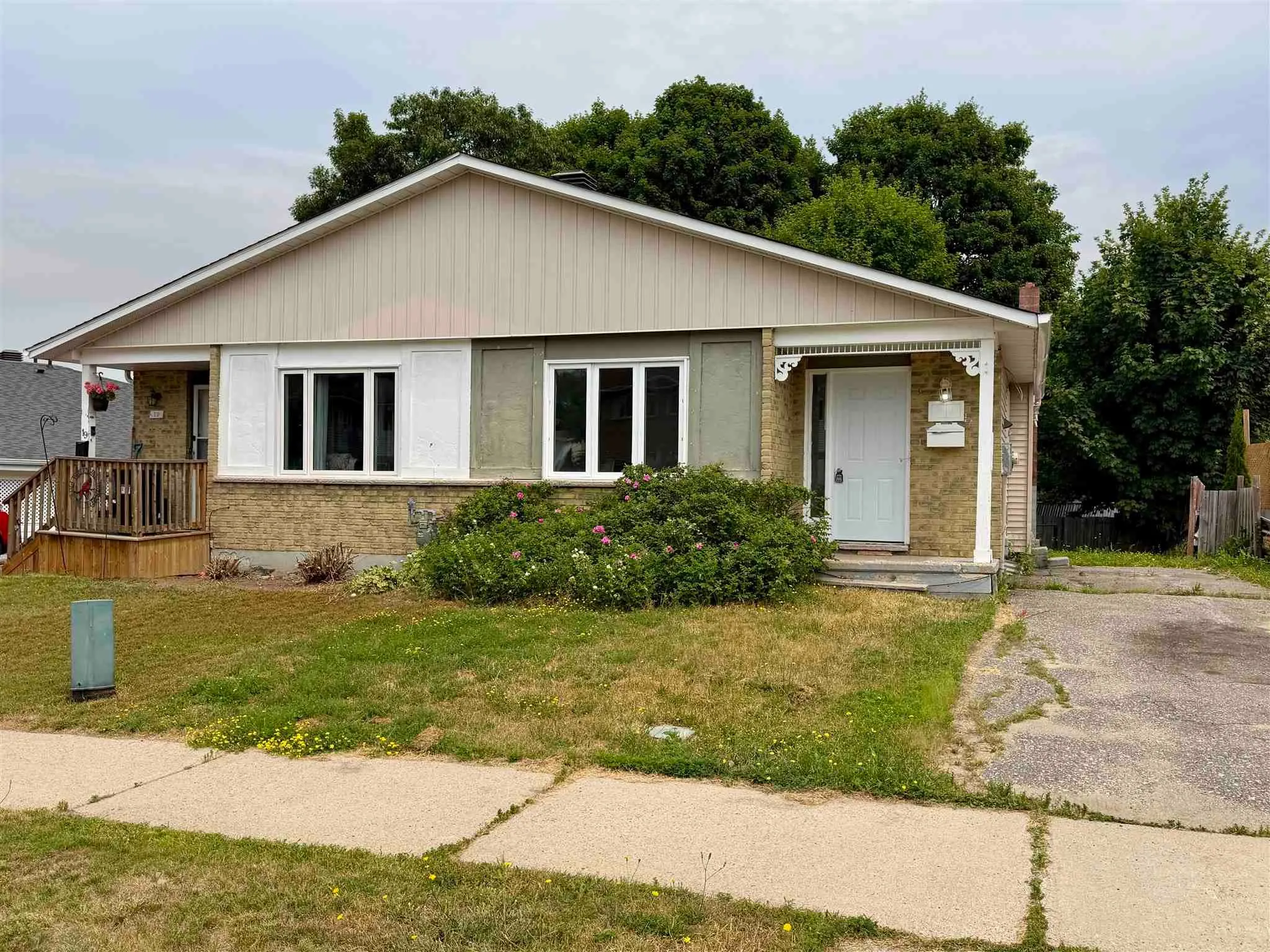 21 LaPrairie Crescent