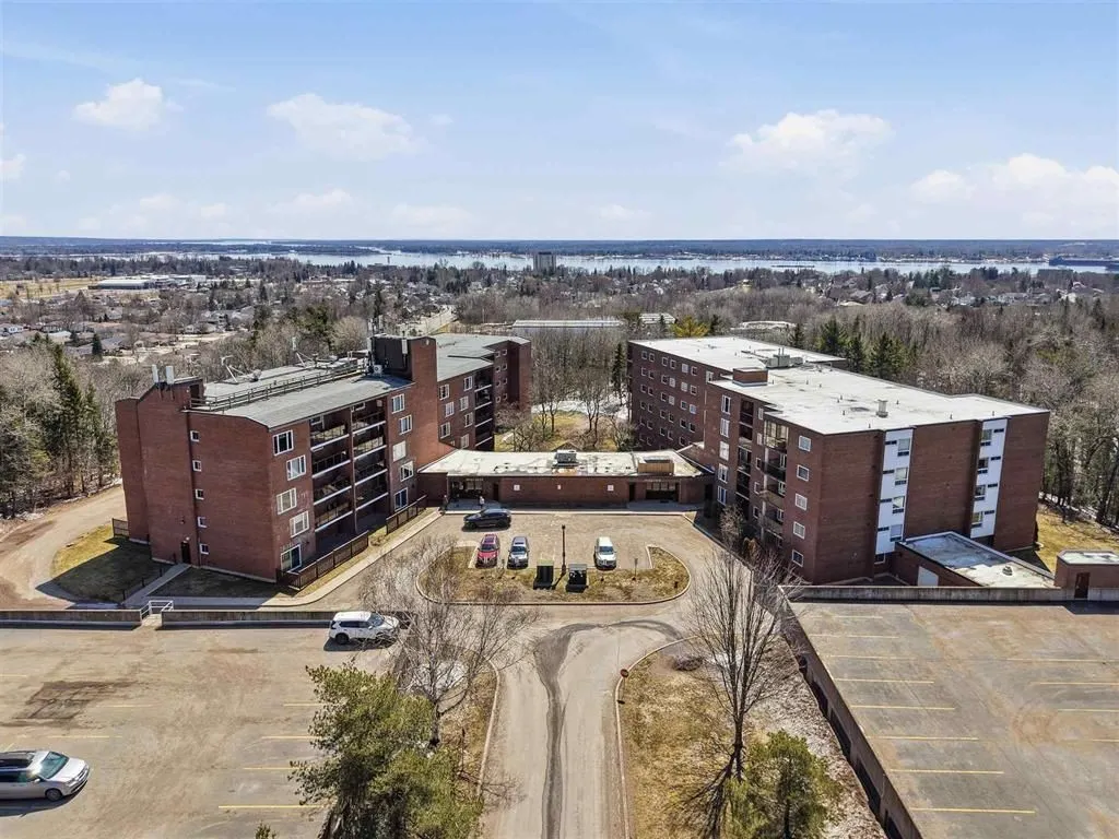 313 MacDonald Avenue #211