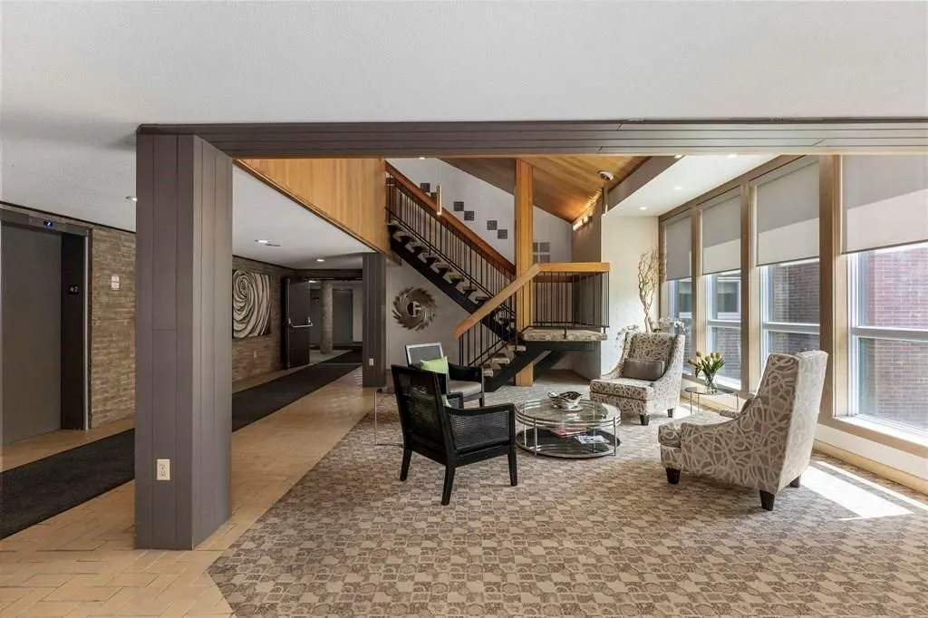 313 MacDonald Avenue #211