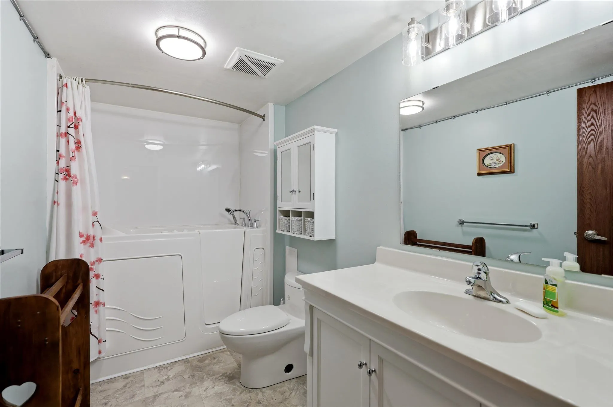 313 MacDonald Avenue #211