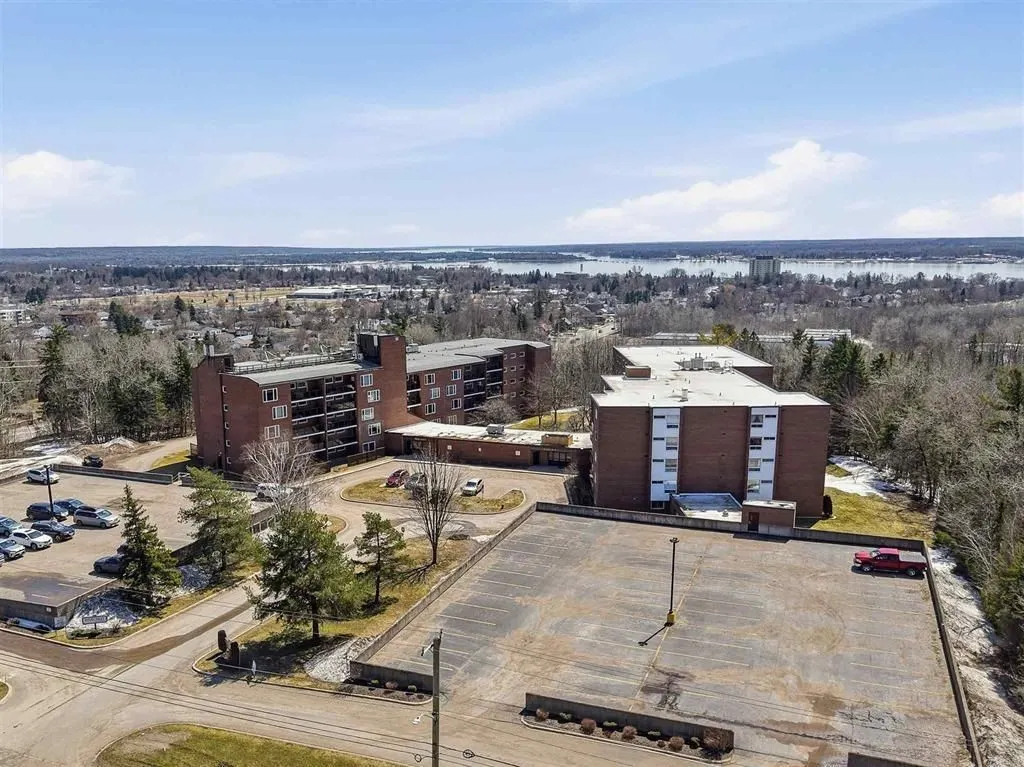 313 MacDonald Avenue #211