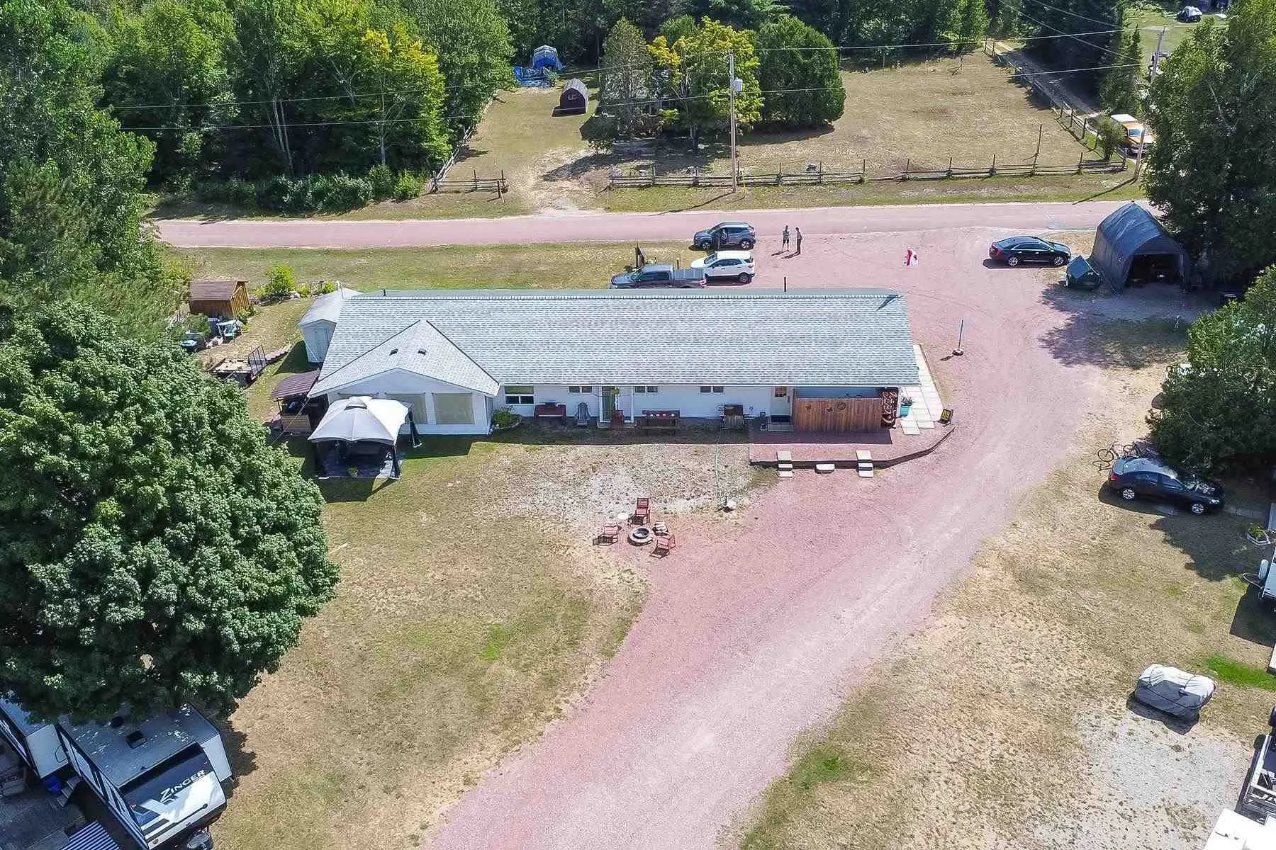 2233 Hilton Road