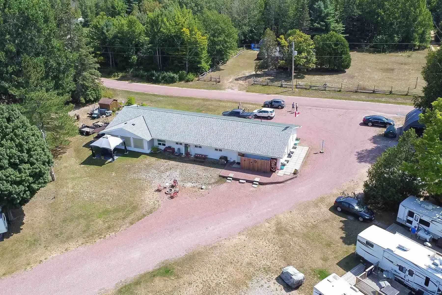 2233 Hilton Road