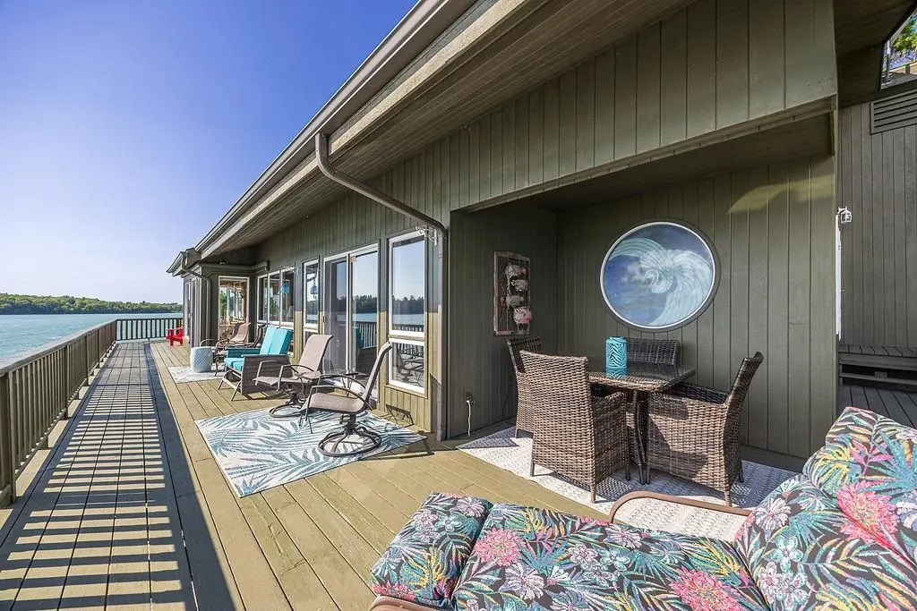 625 FINNS BAY Road