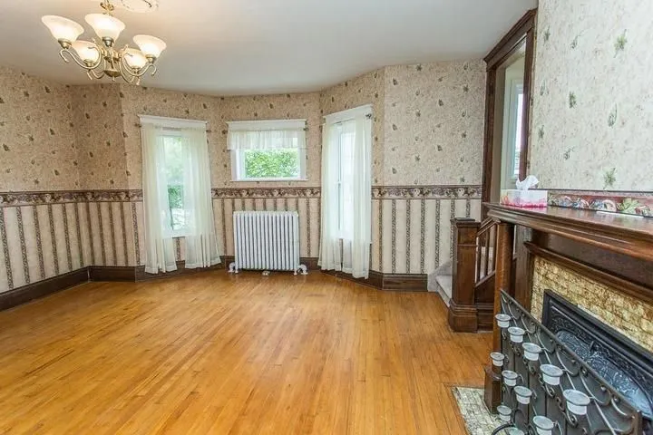 11 The Crescent