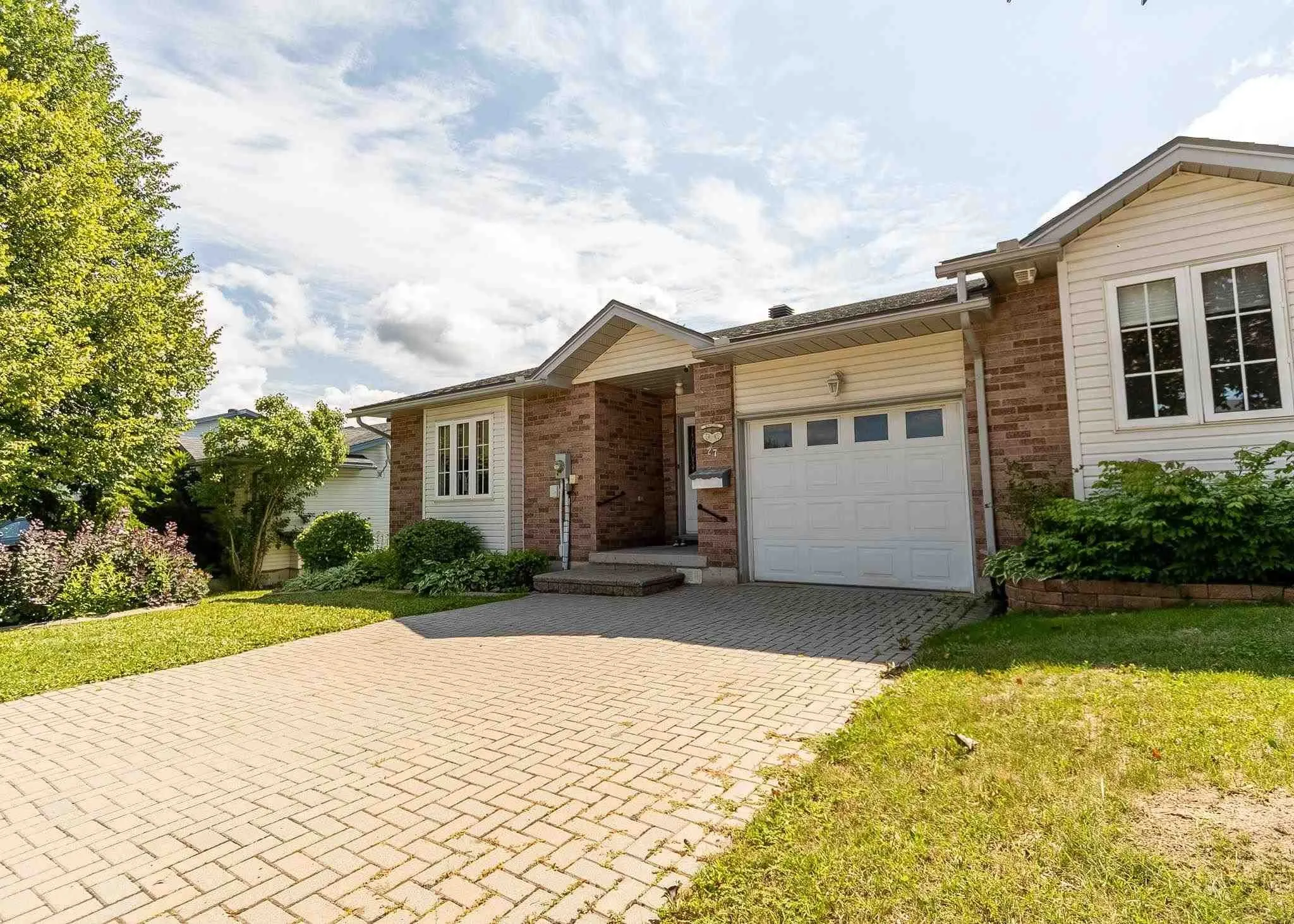 27 Village Court