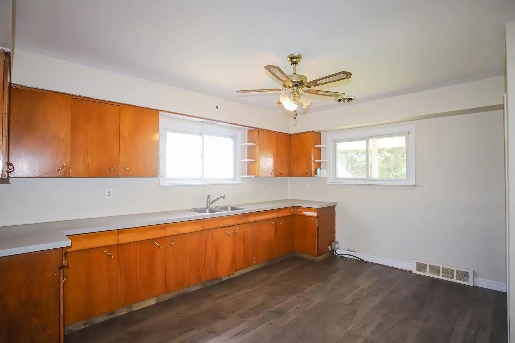 382 Farwell Terrace