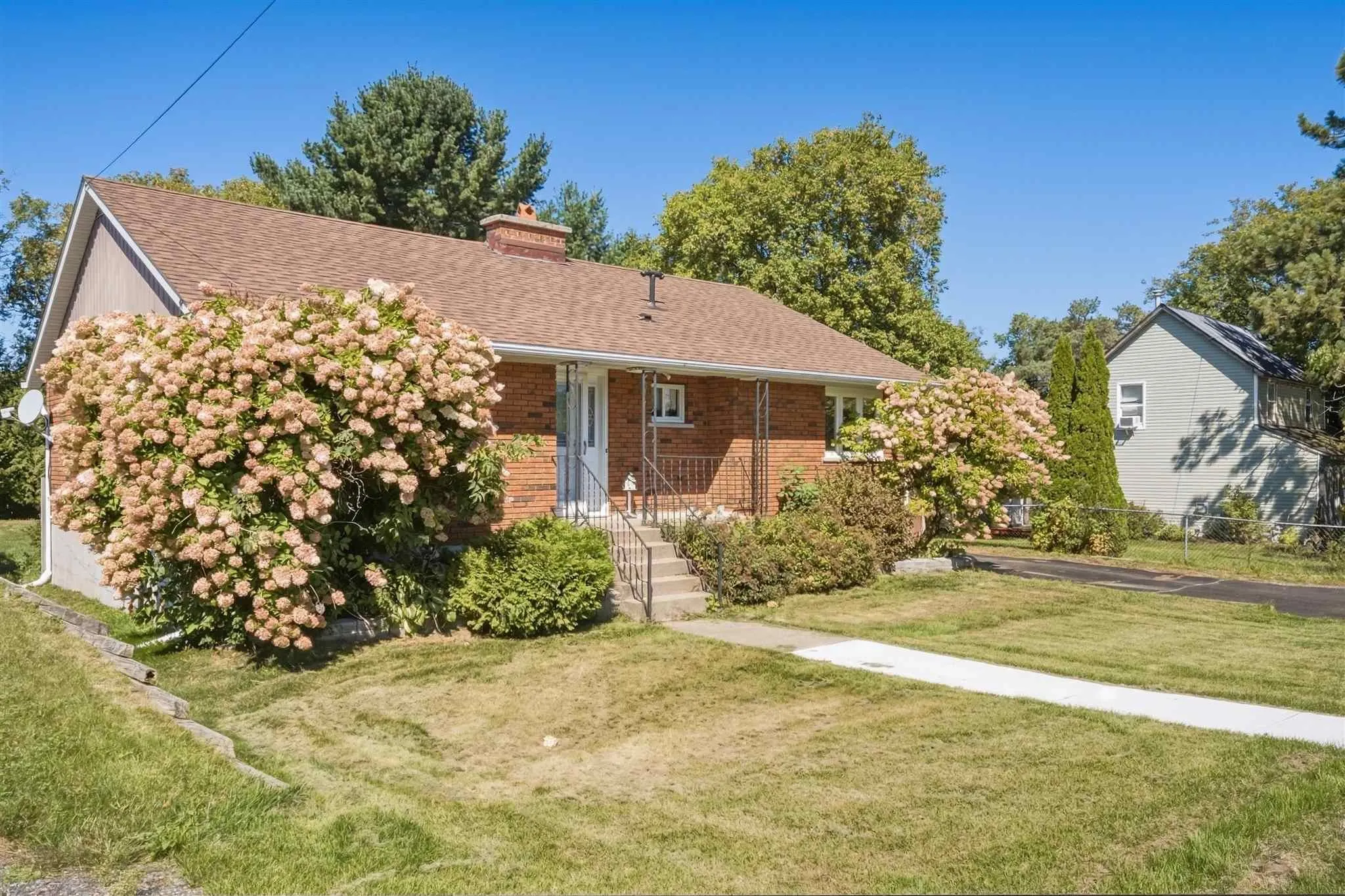 37 Huron Avenue