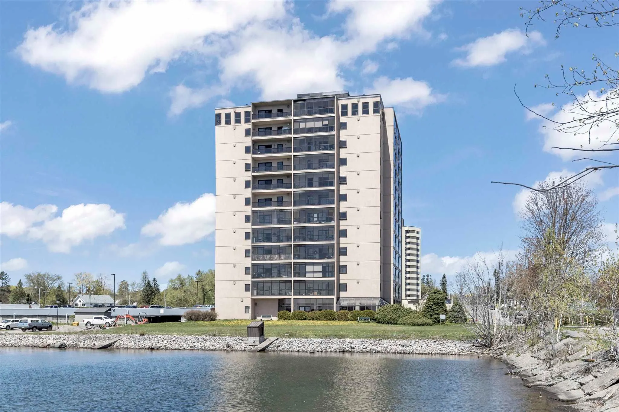89 Pine Street #207