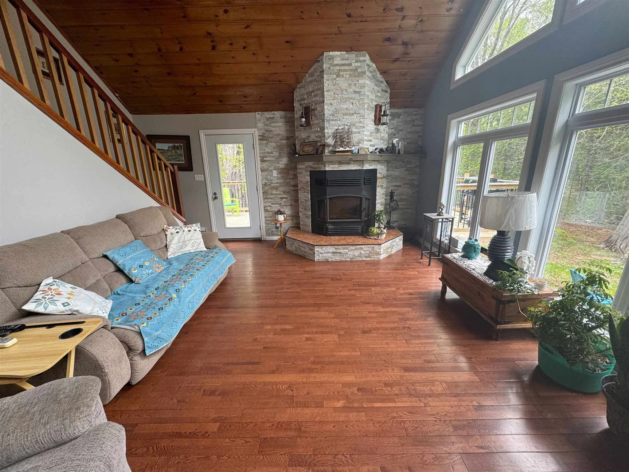 884 Dunlop Shores Road
