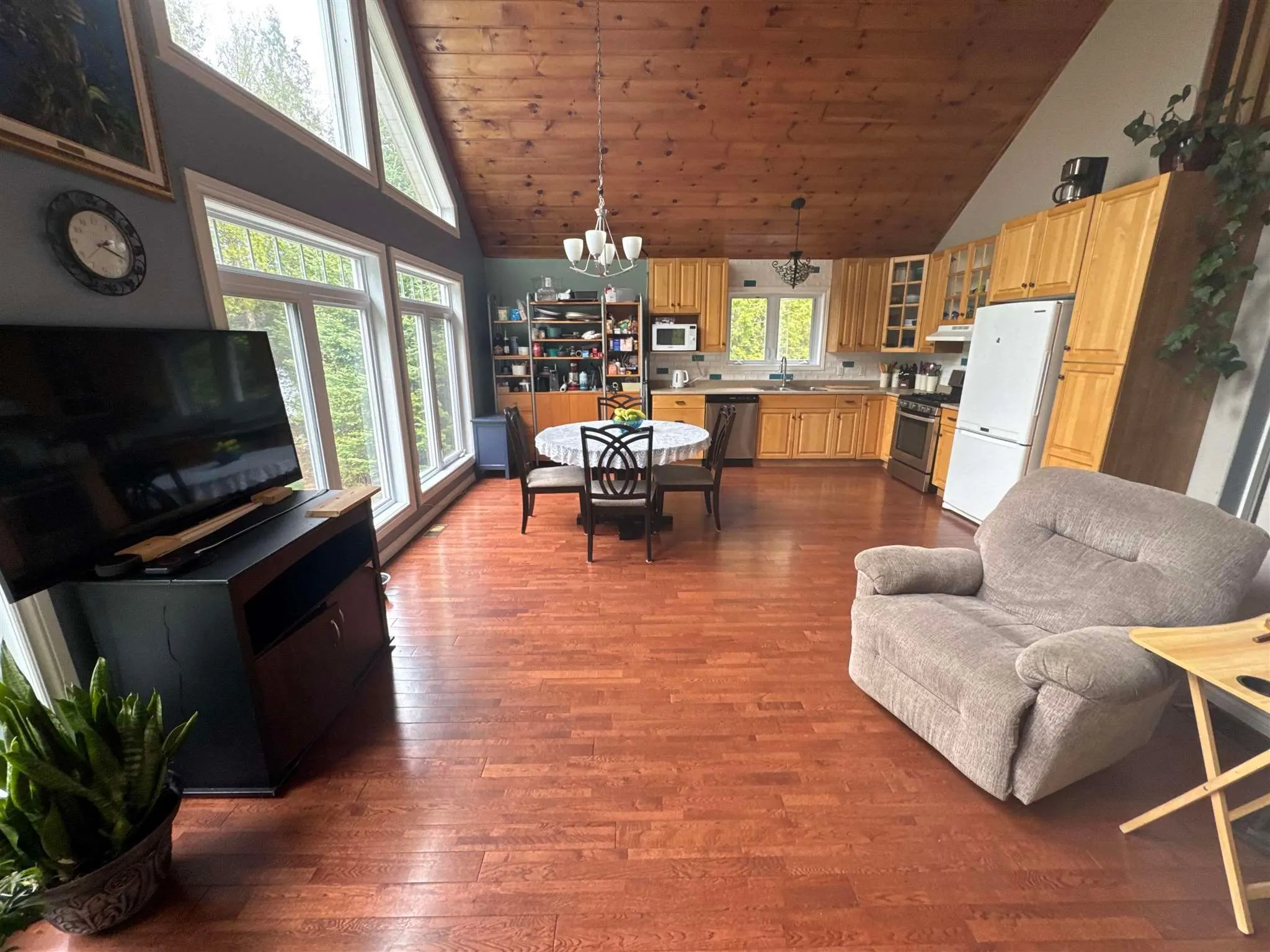 884 Dunlop Shores Road