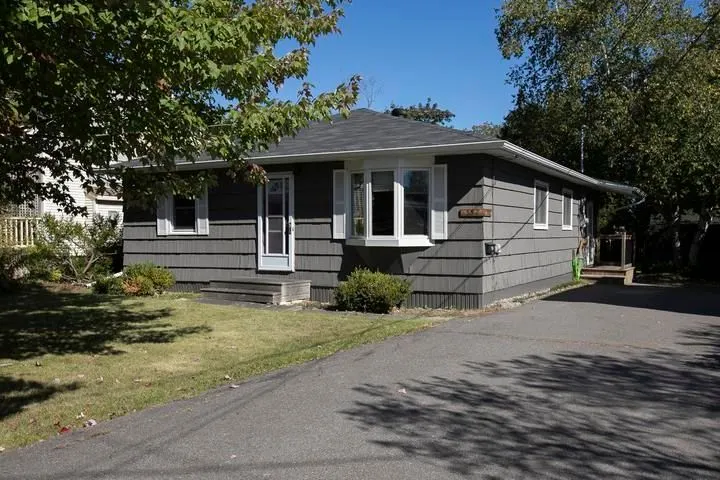 552 Lake Street
